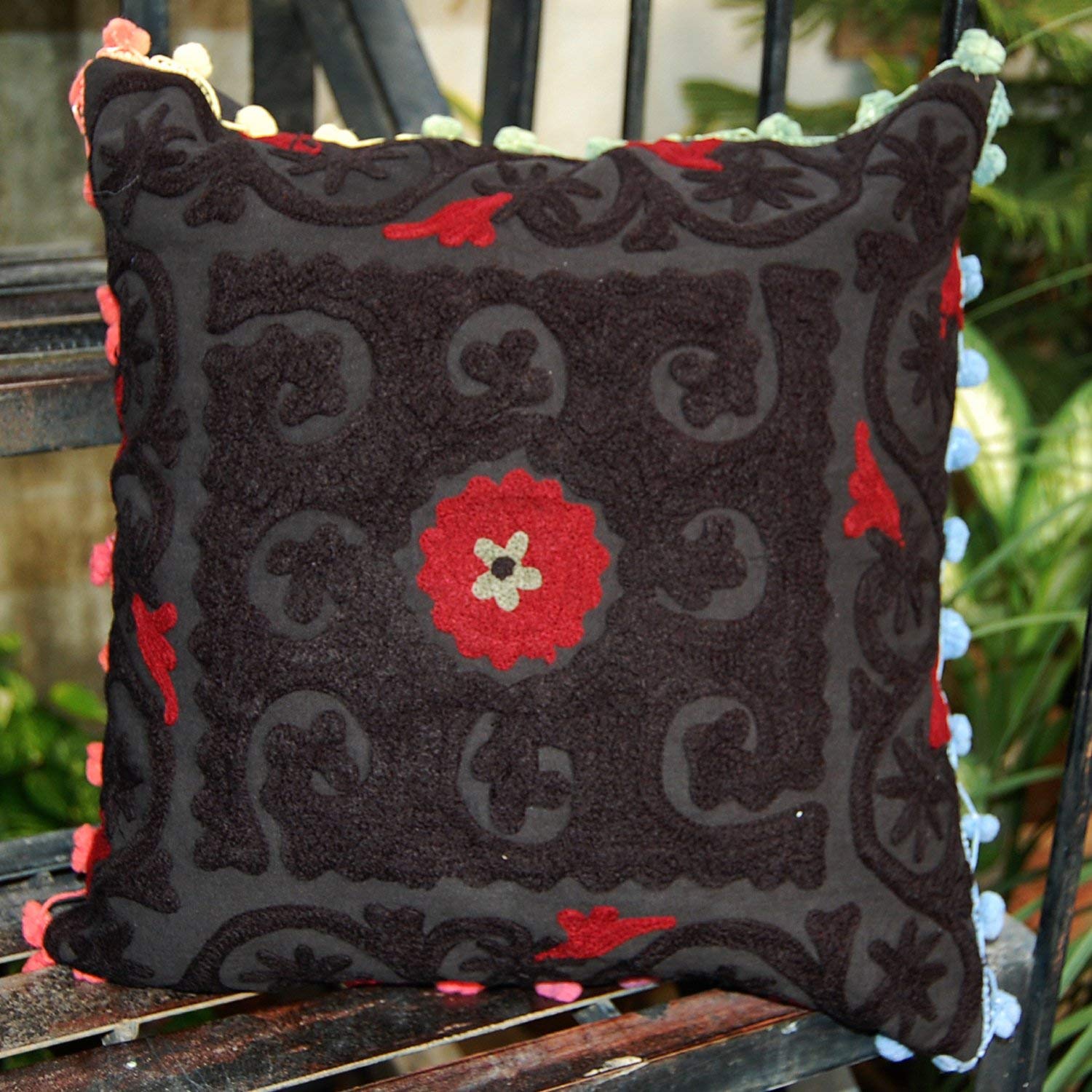 Coussin de broderie indien Suzani multicolore et fait main 50x50