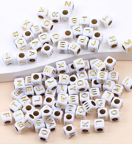 Miniatura 4 de Ludthaw 100 cuentas de letras en forma de cubo blanco, cuentas acrílicas del alfabeto, cuentas cuadradas doradas de la letra M para hacer joyas,