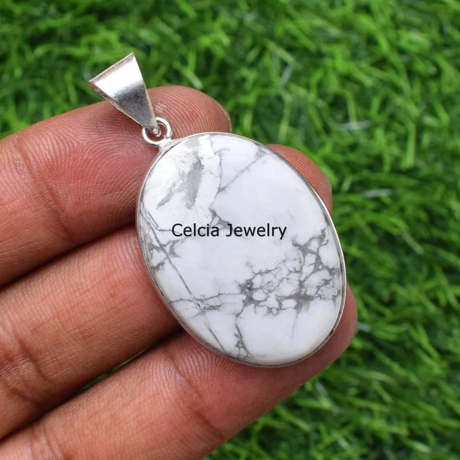 Massiver 925er Sterlingsilber-Anhänger für Damen und Herren, echter ovaler Howlith-Cabochon, weißer Edelstein, einzigartiger handgefertigter Anhänger für Sie und Ihn