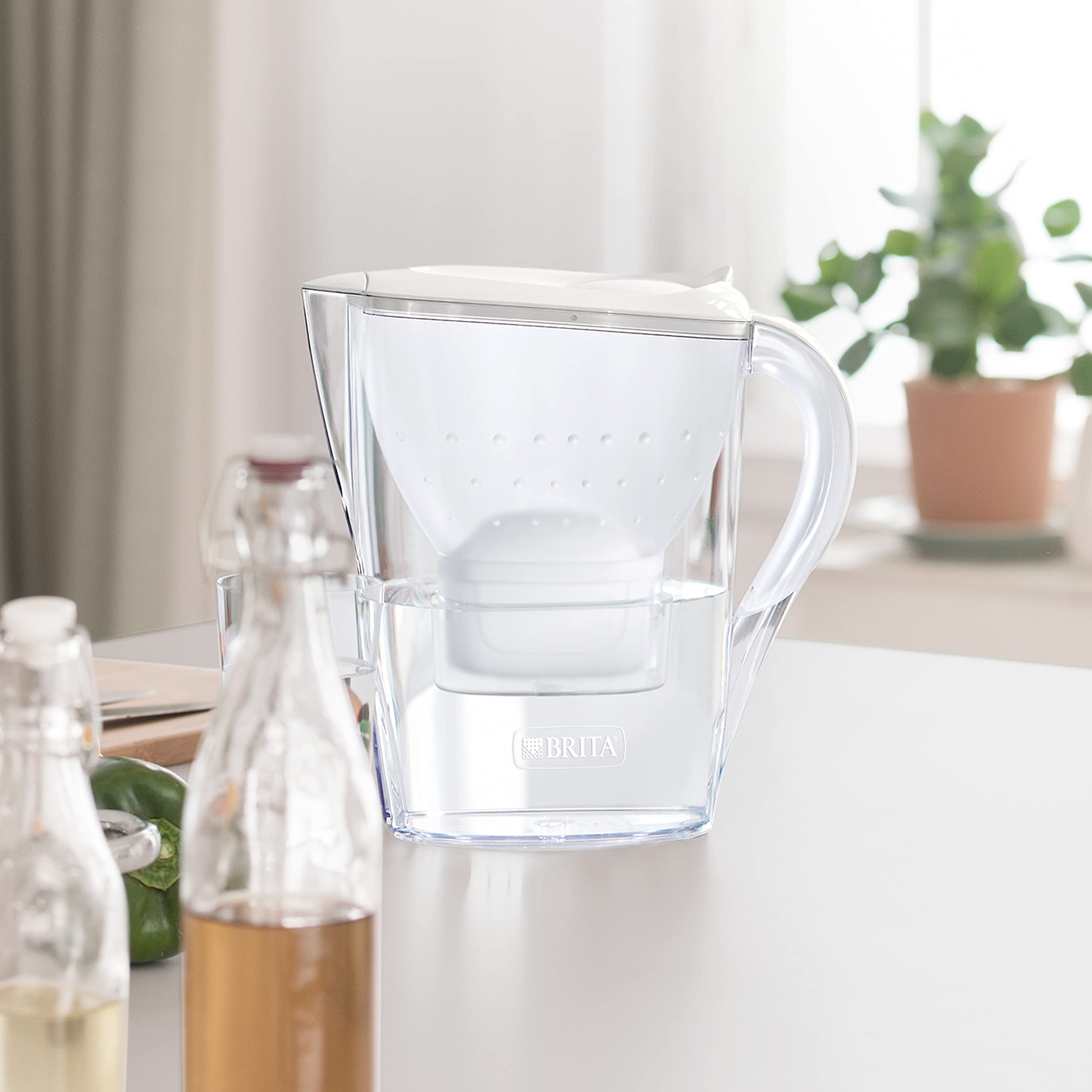 Bình lọc nước Brita Marella Cool White 2.4L (kèm 1 lõi lọc Maxtra Plus