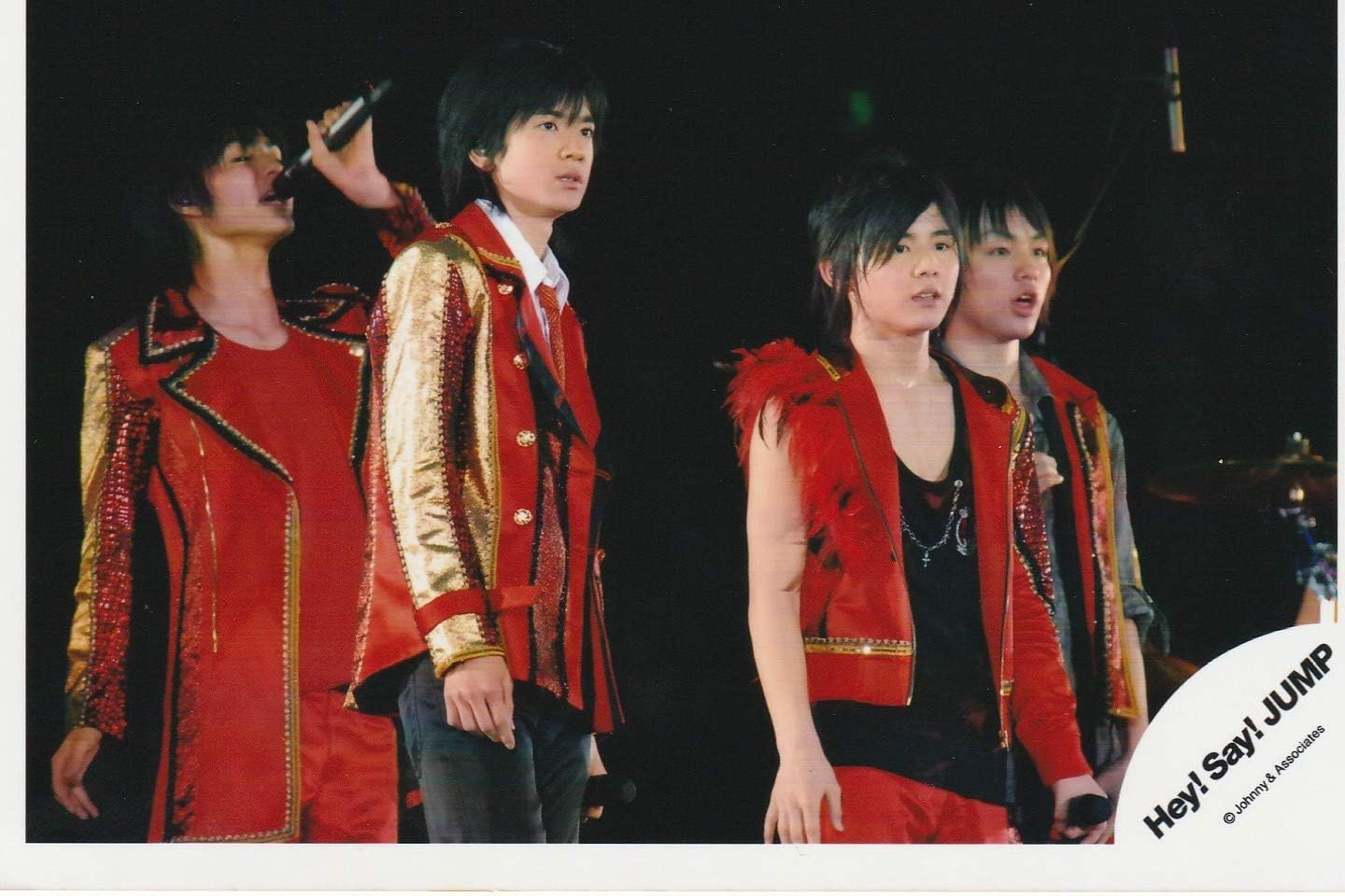 Amazon Co Jp 山田涼介 中島裕翔 伊野尾慧 薮宏太 Hey Say Jump 公式生写真 衣装赤 背景黒 Hobbies Amazon Co Jp 山田涼介 中島裕翔 伊野尾慧 薮宏太 Hey Say Jump 公式生写真 衣装赤 背景黒 Hobbies