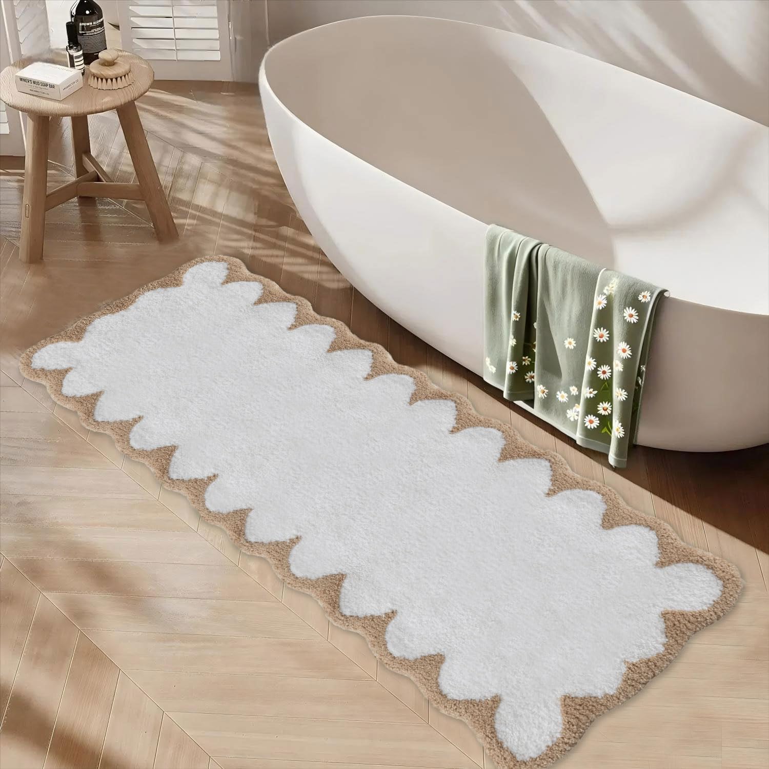 Scalloped Bathroom Runner Rug Long Tan Bath Mat for Bathroom Non Slip Washable Cute Bath Mats Microfiber Absorbent Soft Aesthetic Preppy Large Bath Rugs for Bedroom Tub Sink, 24"x60"