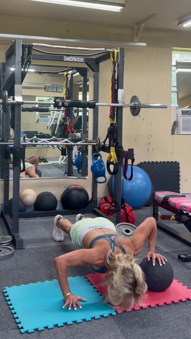 the latest from Abercrombie and FITness on Amazon Live