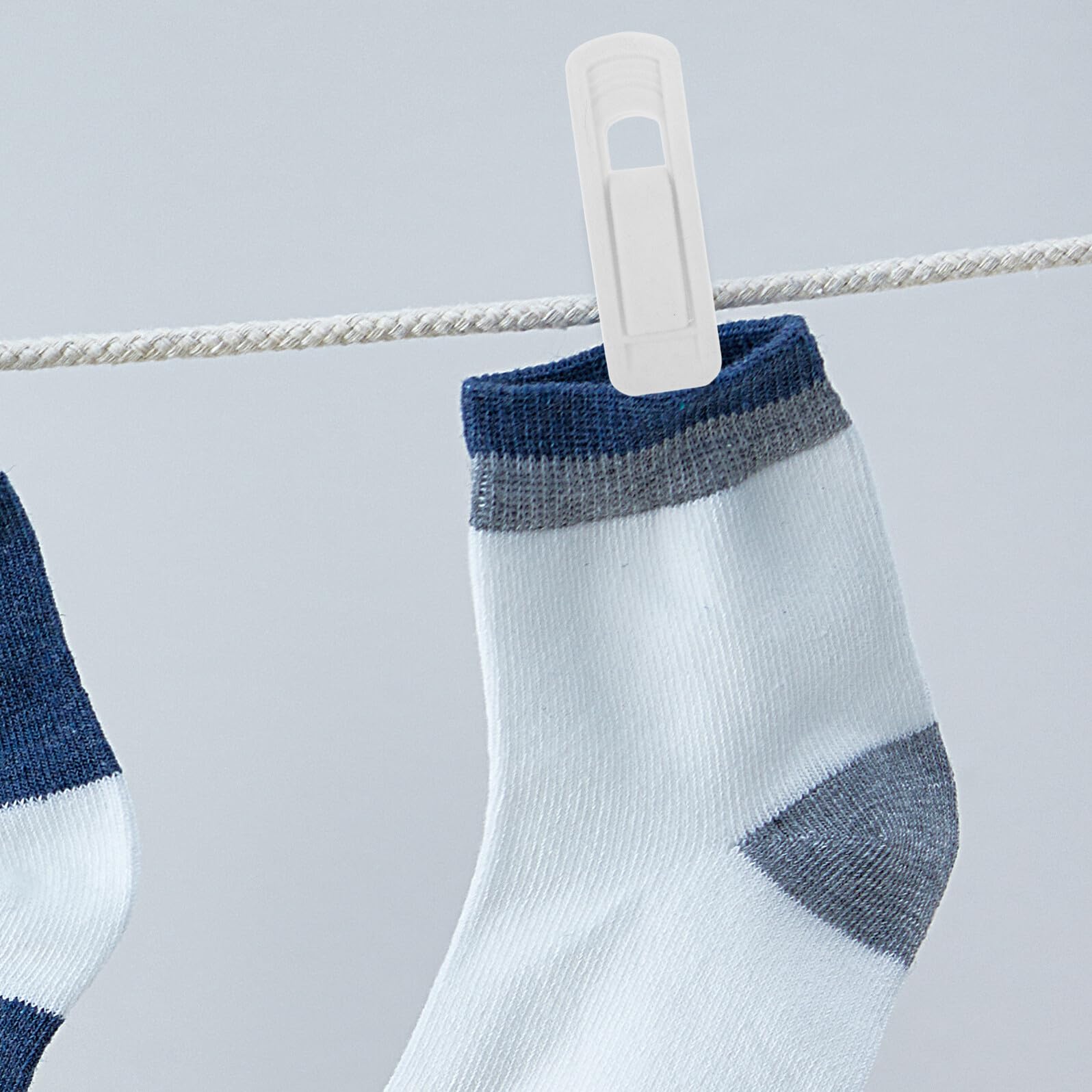 LABRIMP 50 Piezas Clips de Plástico para Ropa Antideslizantes Unidades Pinzas de Terciopelo para Faldas Pantalones y Camisas Resistentes para Secado Balcón y Cuarto de Lavado