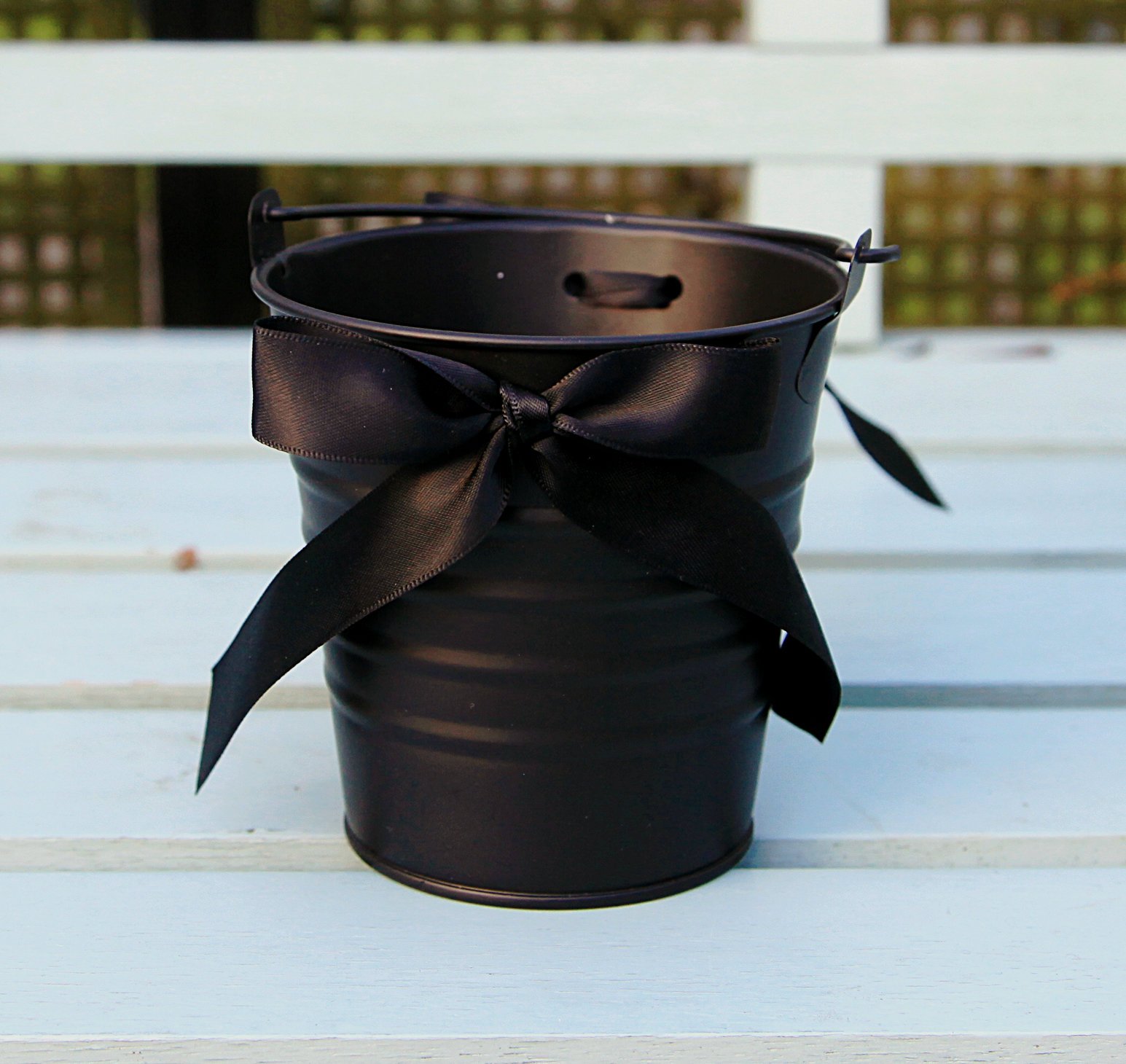 METAL TIN FLOWER BUCKET WITH RIBBONS POT CONTAINER WEDDING FAVOURS 10.5CM (black)