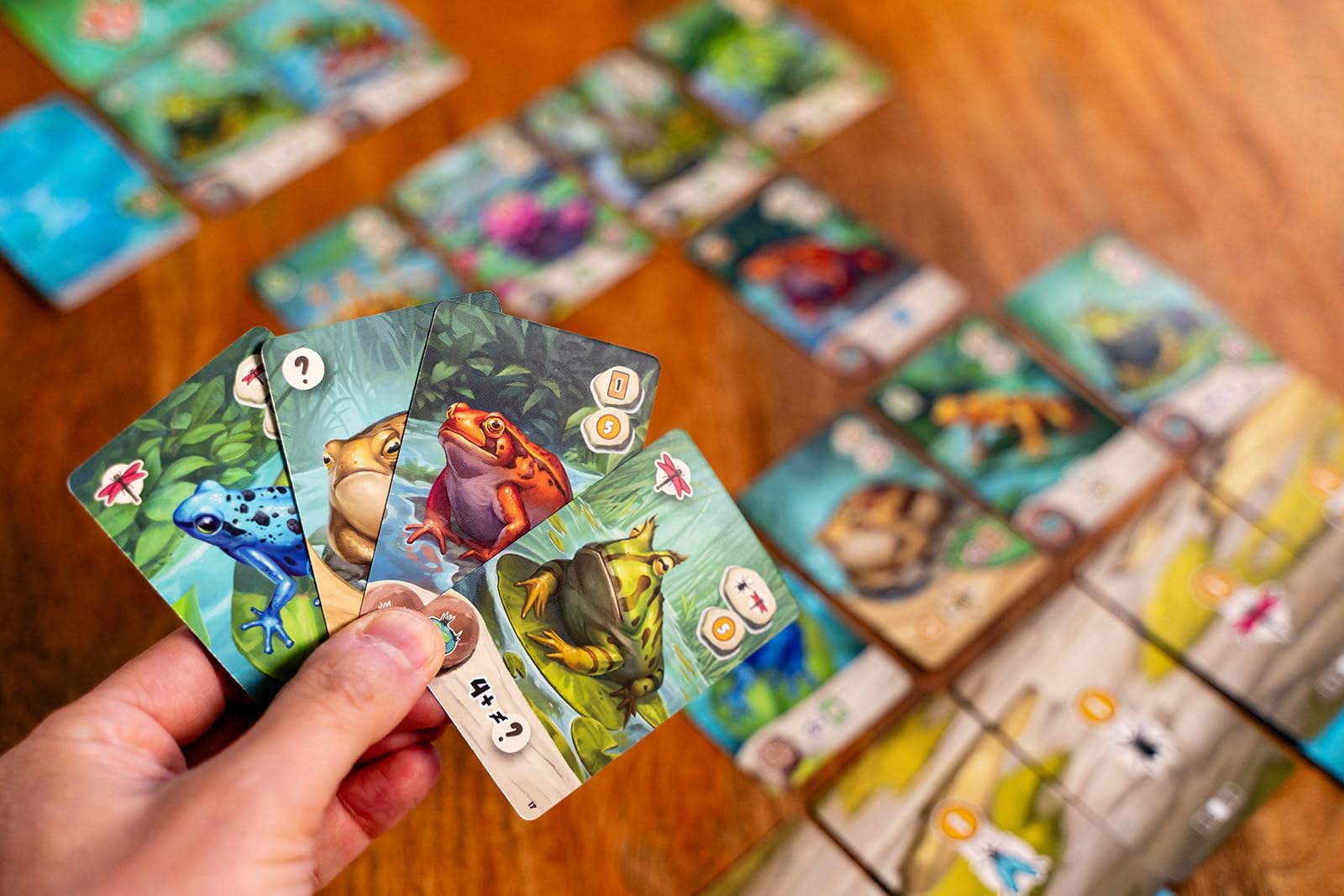 Capstone Games Pondscape - Gioco di carte strategico per adulti e ragazzi, 2 giocatori | o altro - Gioco di carte asimmetrico, misterioso, basato sul ruolo e tematico per il divertimento notturno e in famiglia