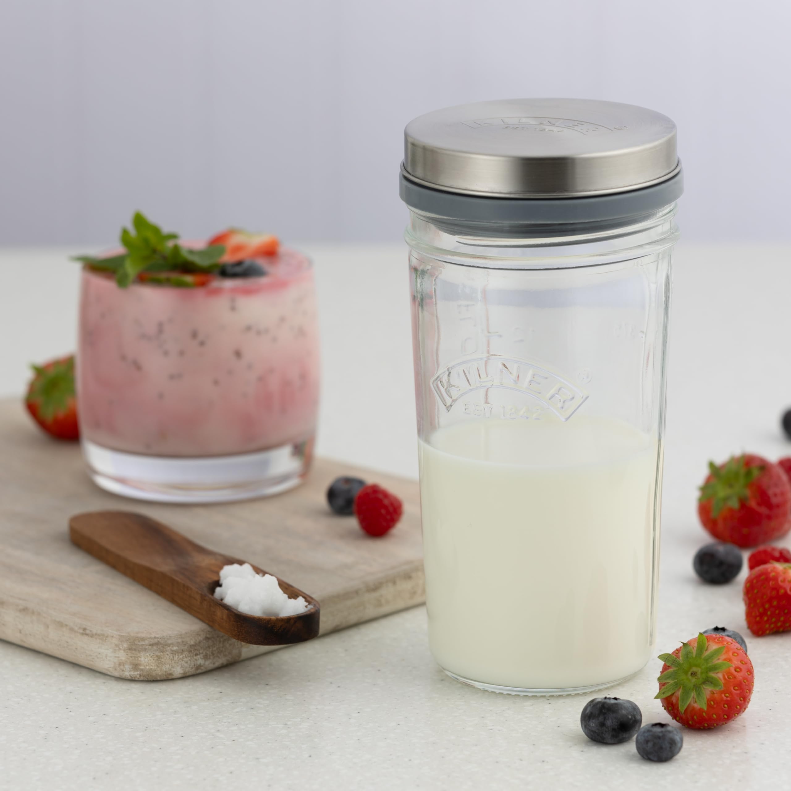 Kilner Kefir - Set di barattoli da 0,5 litri a bocca larga con tappo in silicone, cucchiaio dosatore in legno di faggio e coperchio in acciaio inox, per preparare bevande probiotiche