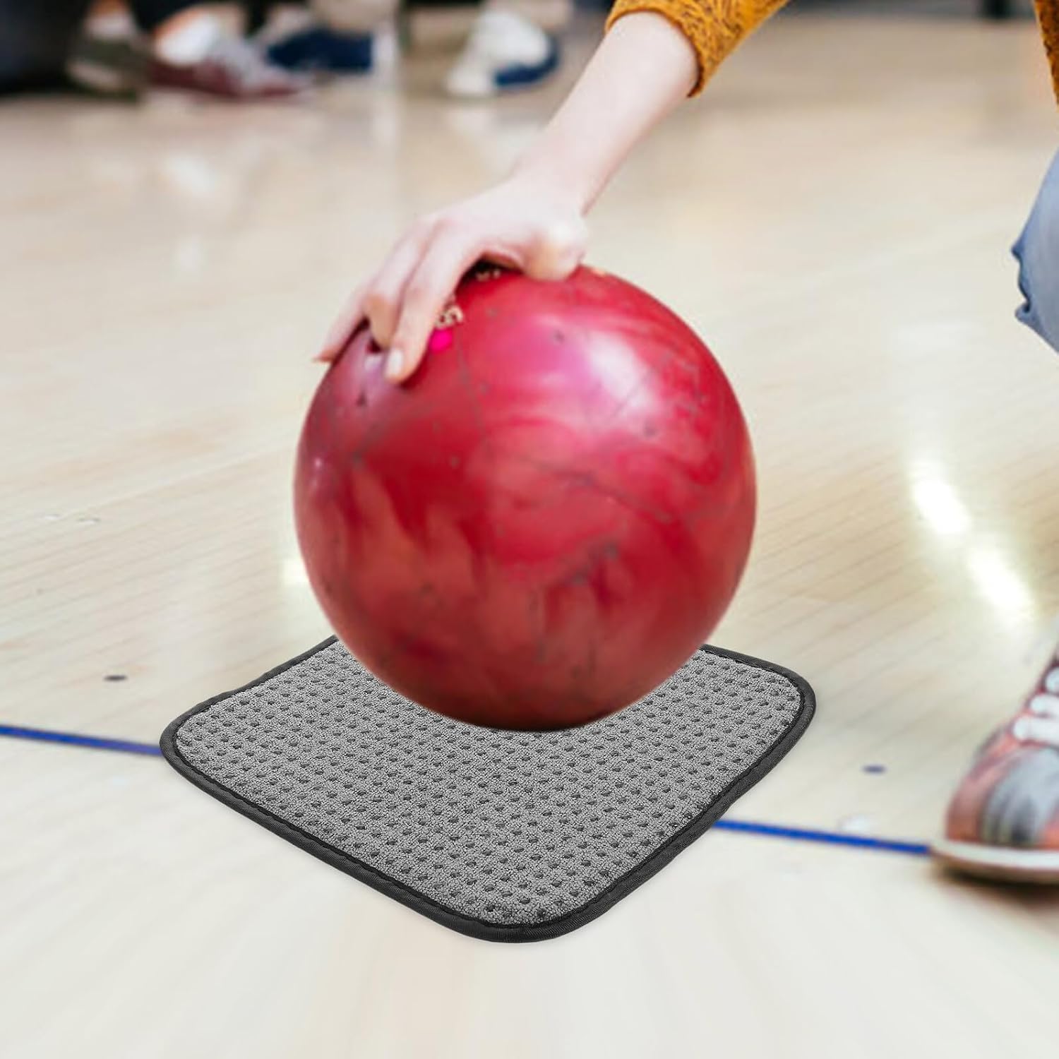 Lightweight Polyester Bowling Ball Care Cloth Polishing Pad Non-Slip Maintenance Tool Compact Portable for Smooth Bowling Performance