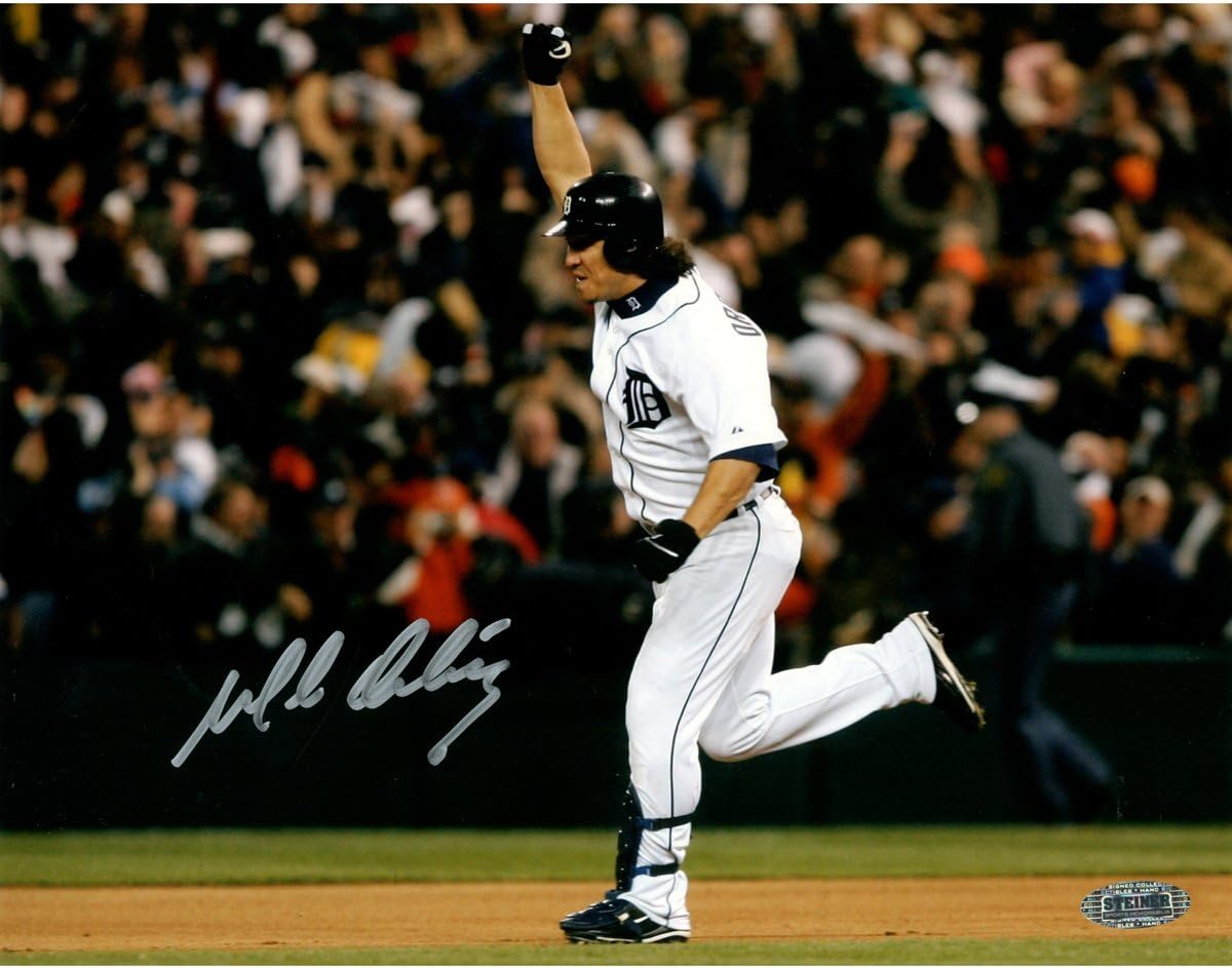 Magglio Ordonez 2006 ALCS Running Bases 8x10 Photograph at Amazon&rsquo;s