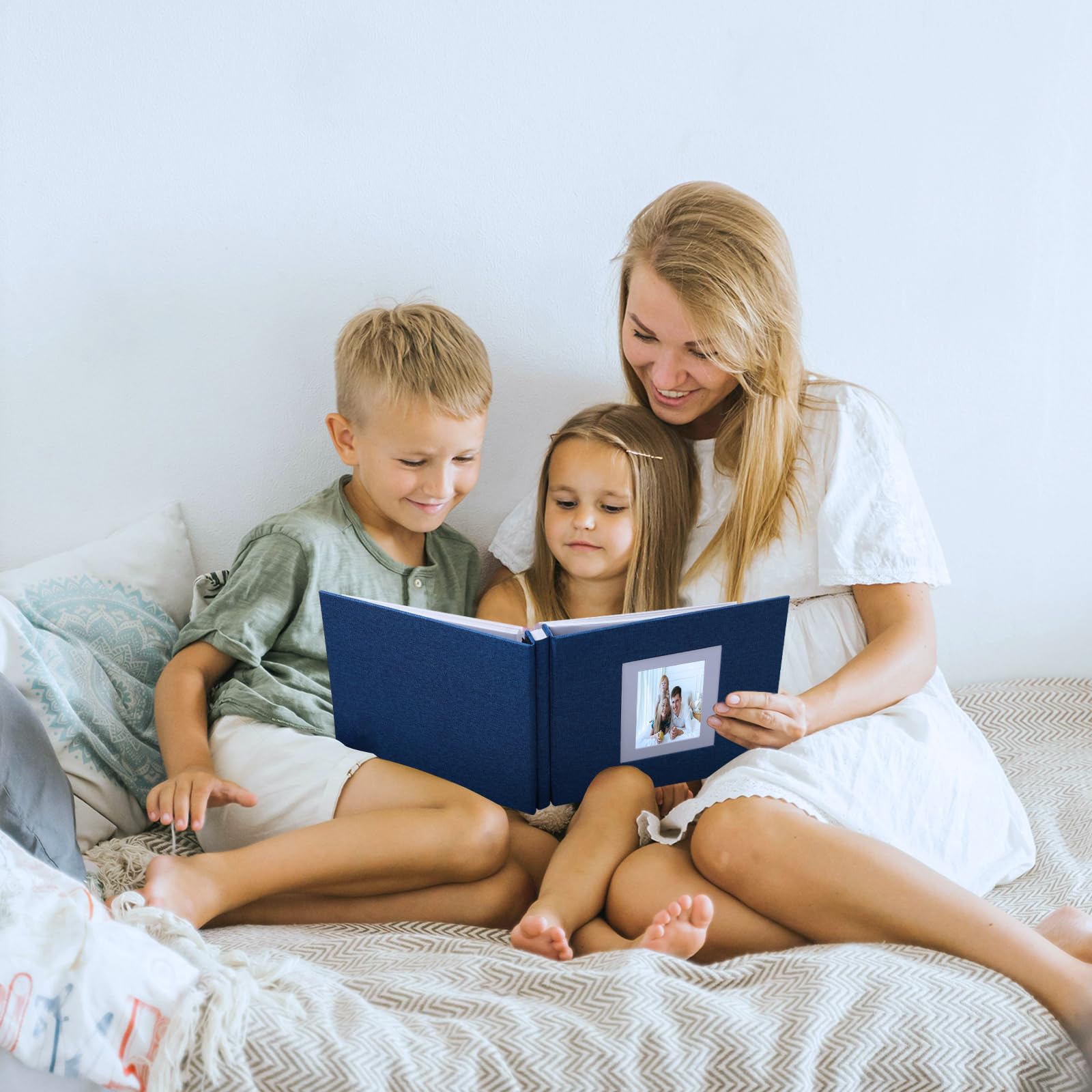 Fotoalbum Selbstklebend 33x32 CM Photo Album, 60 Seiten Blau | Groß Fotobuch zum Selbstgestalten Einkleben Scrapbook mit Bildanzeigefenster Leinen für Baby Kinder Hochzeit Gästebuch