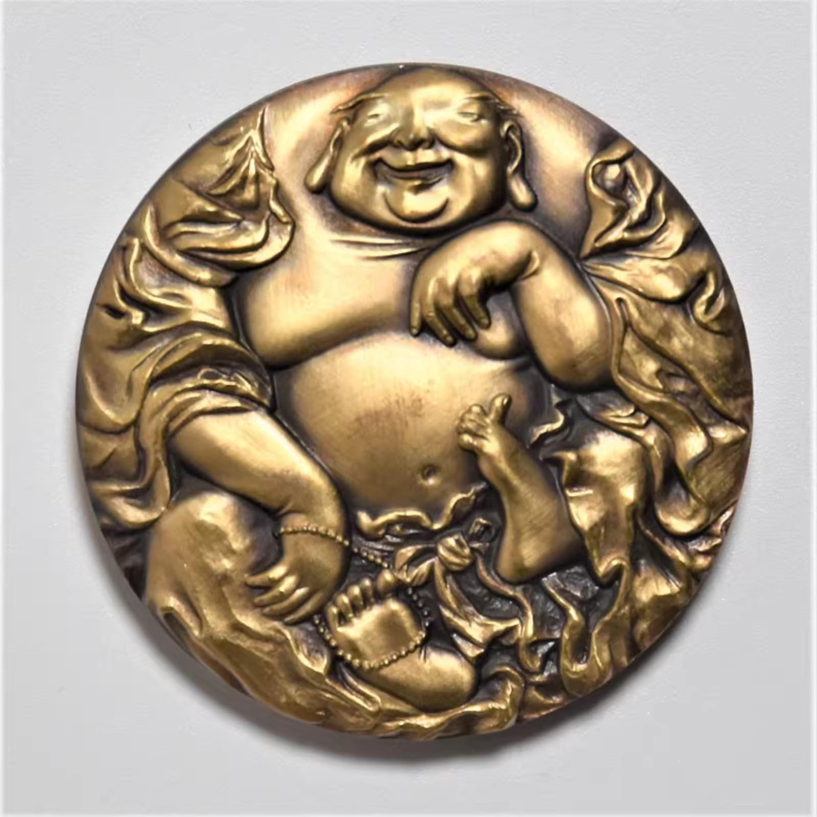 Médaille Bouddha en cuivre sculpté, objet d'art de 4.5 cm pour collectionneur exigeant