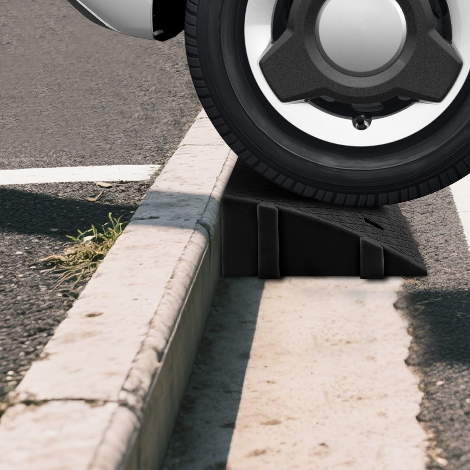 Juego de 2 rampas para bordillos, 16 cm de alto, de polietileno, resistentes a la intemperie, con drenaje, diseño antideslizante, rampa para umbrales para coche, motocicleta y silla de ruedas