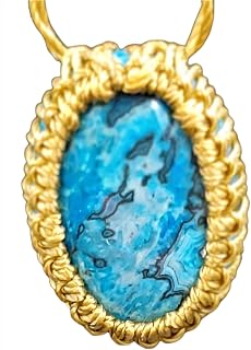 Collier en macramé fait à la main