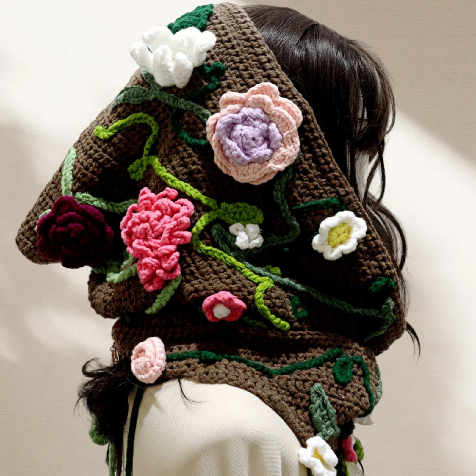 Handgefertigte, gehäkelte Cape-Mütze mit Blumenmuster, Wintermütze mit Kapuze und Quasten für Damen, ideal für Outdoor-Aktivitäten