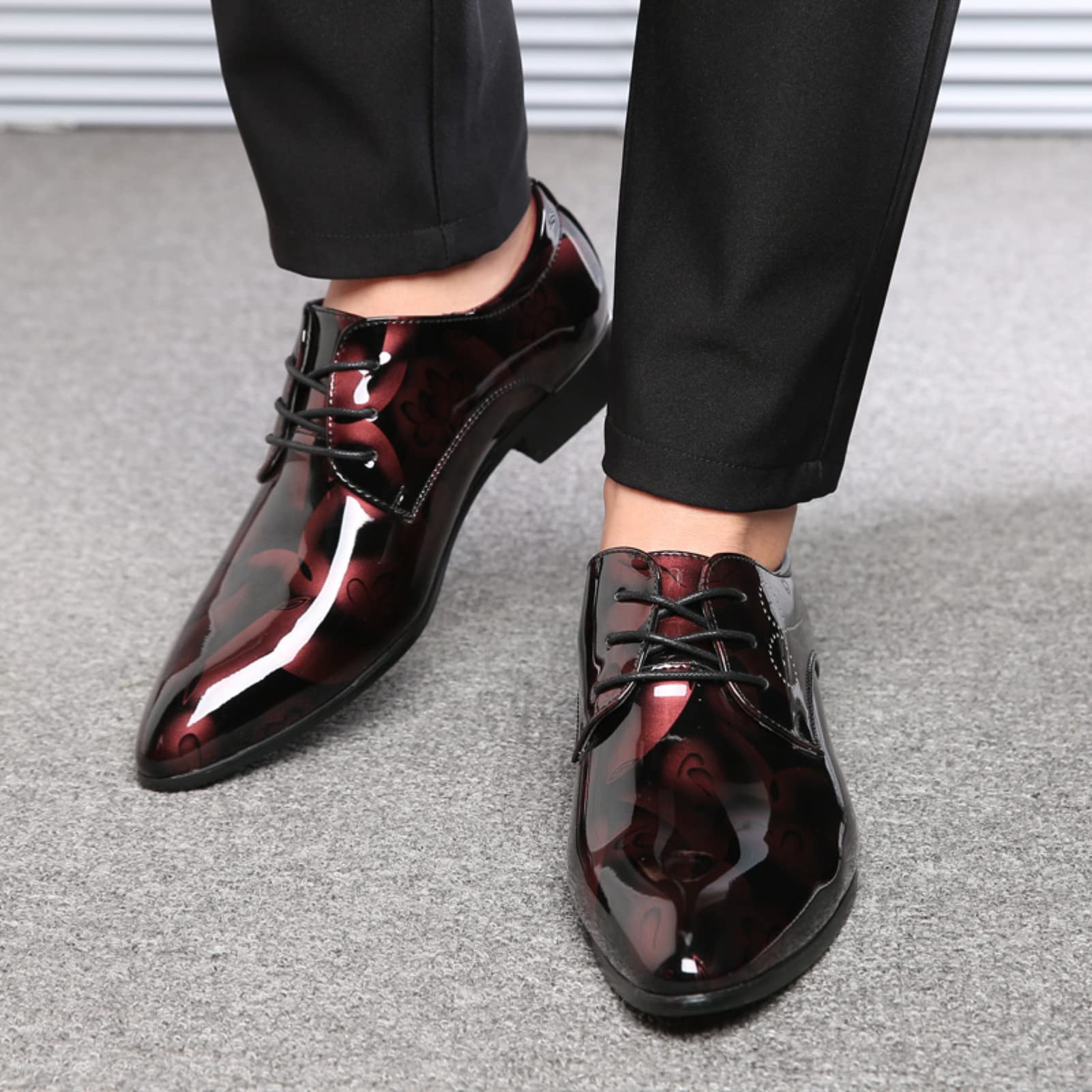 Buty Oxford dla mężczyzn Derby buty męskie formalna sukienka biznesowa sznurowane buty oddychające klasyczna lakierowana skóra wsuwane półbuty niebieskie złoto szary czerwony czarny brązowy khaki