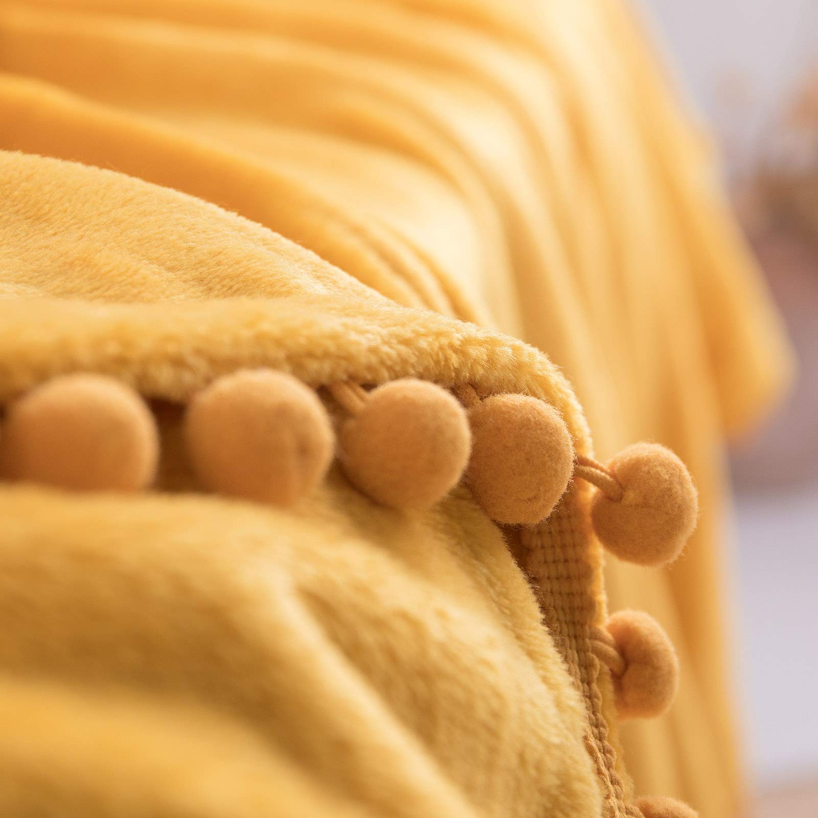 Manta de Franela Pompones Flecos Borla Color Sólido Ligero Suave Cálido Confortable Acogedor Transpirable, Mantas de Microfibra para Cama Sofá. (Amarillo,200 * 230CM)