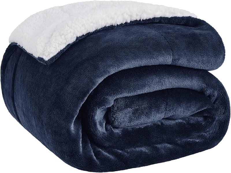 Bedsure Sherpa Kétoldalas Takaró, Extra Puha Flanel Pléd Kanapéra és Ágyra - 150 x 200 cm, Navy Blue