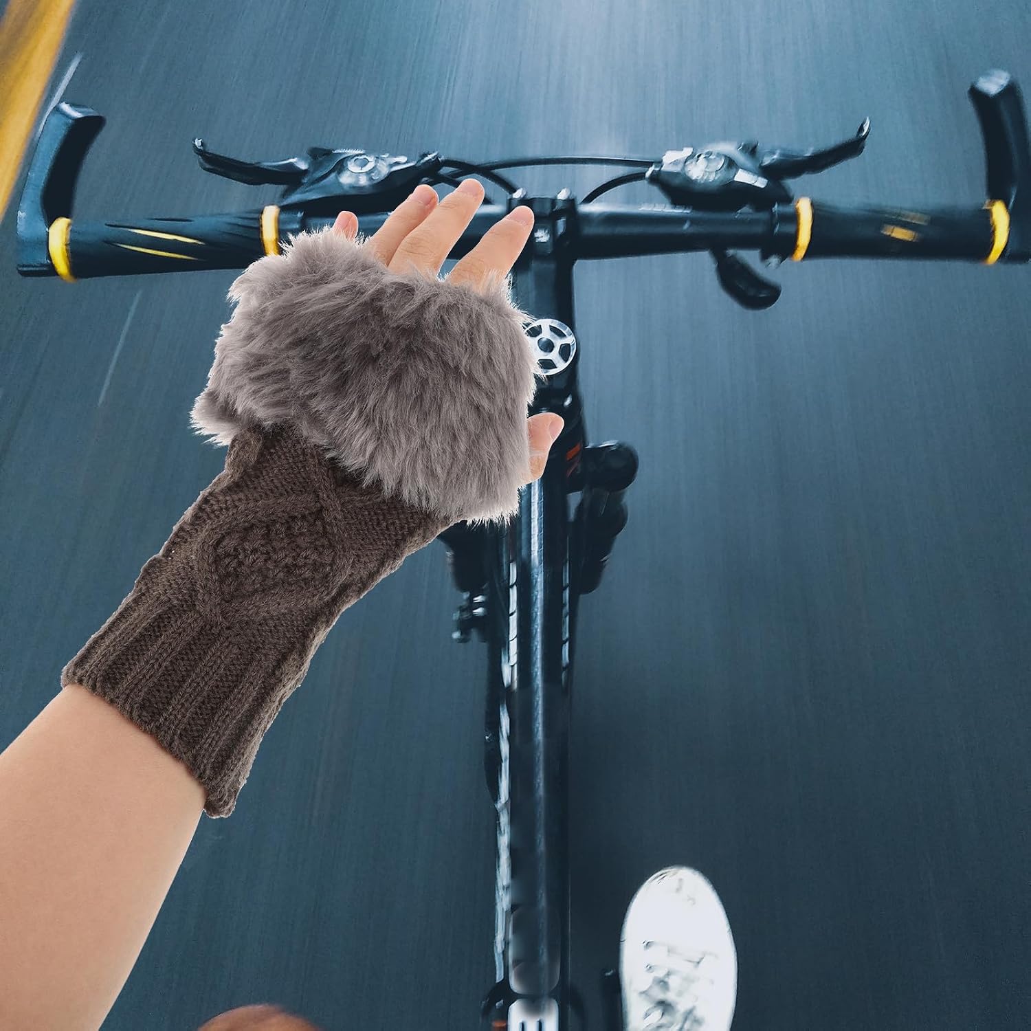Women’s Winter Knitted Arm Warmers with Faux Fur, Warm Wrist for Sweater and Coat, Short Grey Wool Hand Sleeves for Outdoor Cold Weather