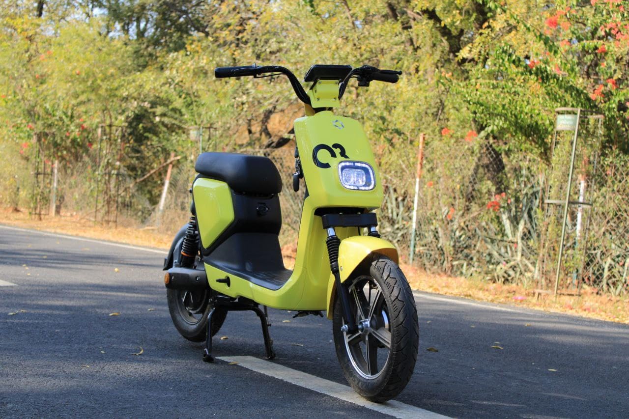 WHITE CARBON O3 Rechargable Electric Scooter | Top Speed:- 25 km/h | Maximum Range:- 100 Km | Pumkin Yellow-image-4