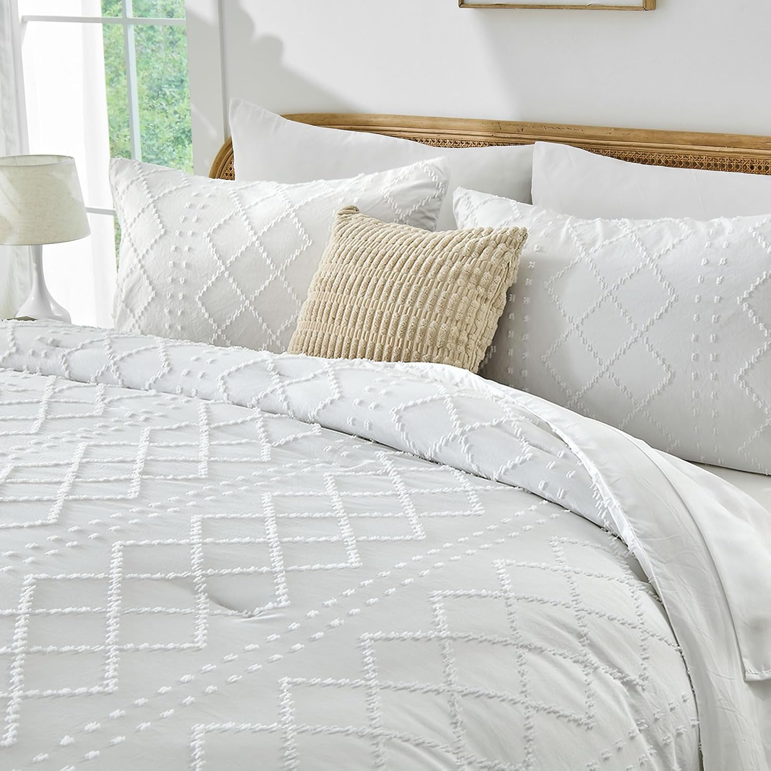 Nesker Boho Twin Comforter Set - 5 Pcs Tufted Whilt Bedding Sets, Soft Cozy Chic Bed in a Bag, Vintage Shabby Bed Set All Season with Comforter, Fitted Sheet, Flat Sheet & Pillowcases