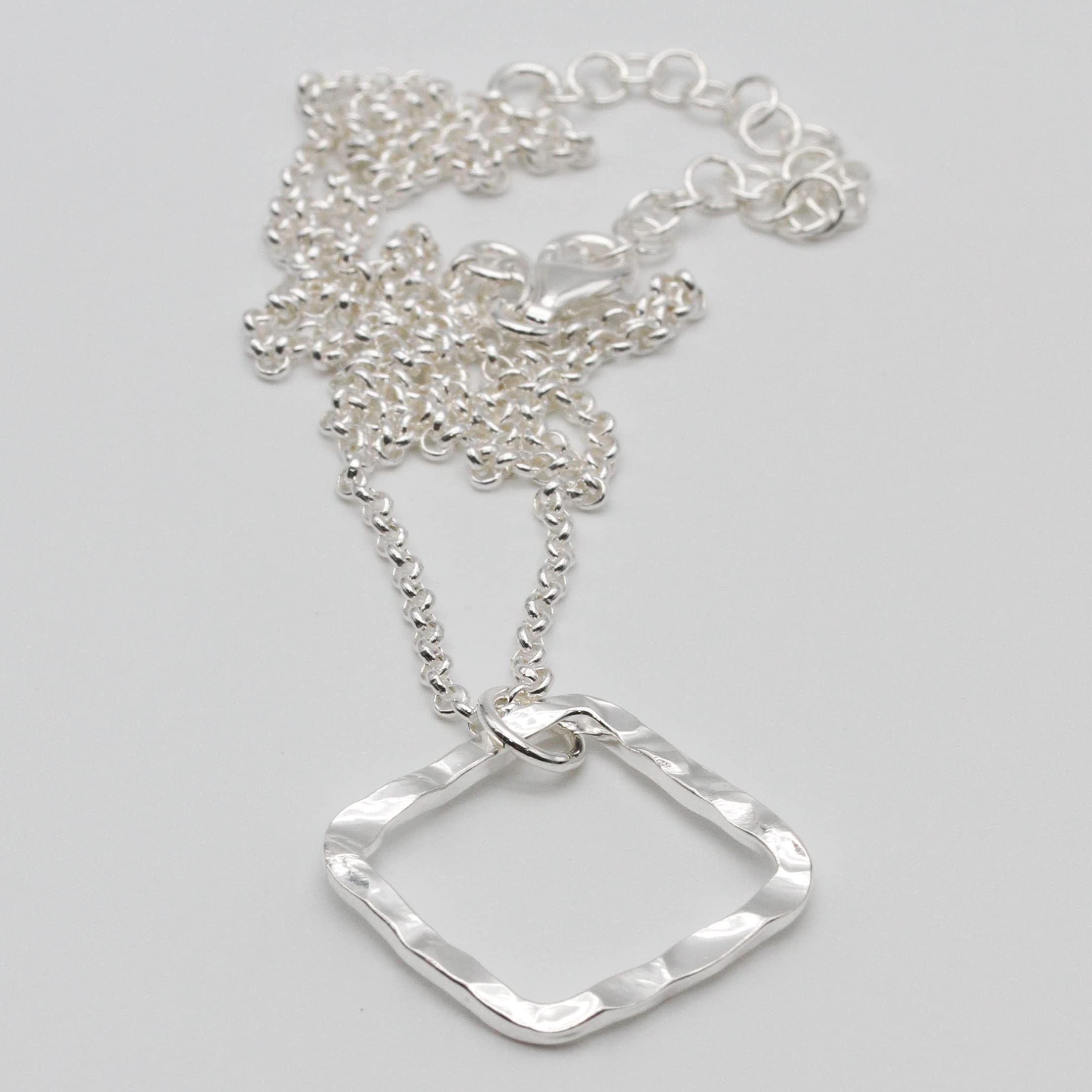 Catenina Donna Argento rodiato 925 con ciondolo geometrico in argento rodiato 925 martellato gioiello donna ragazza elegante vintage di tendenza moda Made in Italy