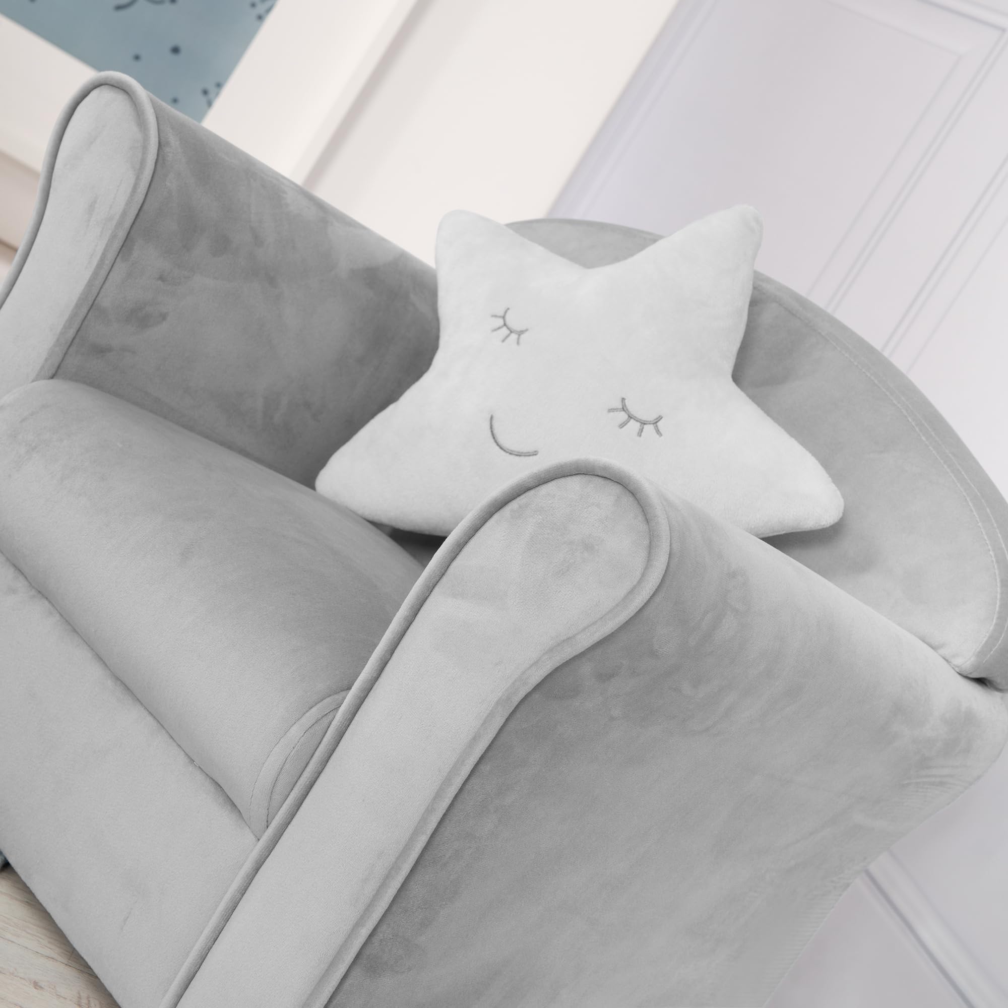 Roba Lil Sofa, kinderstoel voor jongens en meisjes, comfortabele stoel met stabiele houten poten en grijs fluweel, kinderzitmeubelserie Lil Sofa voor kinder- of babykamer grijs