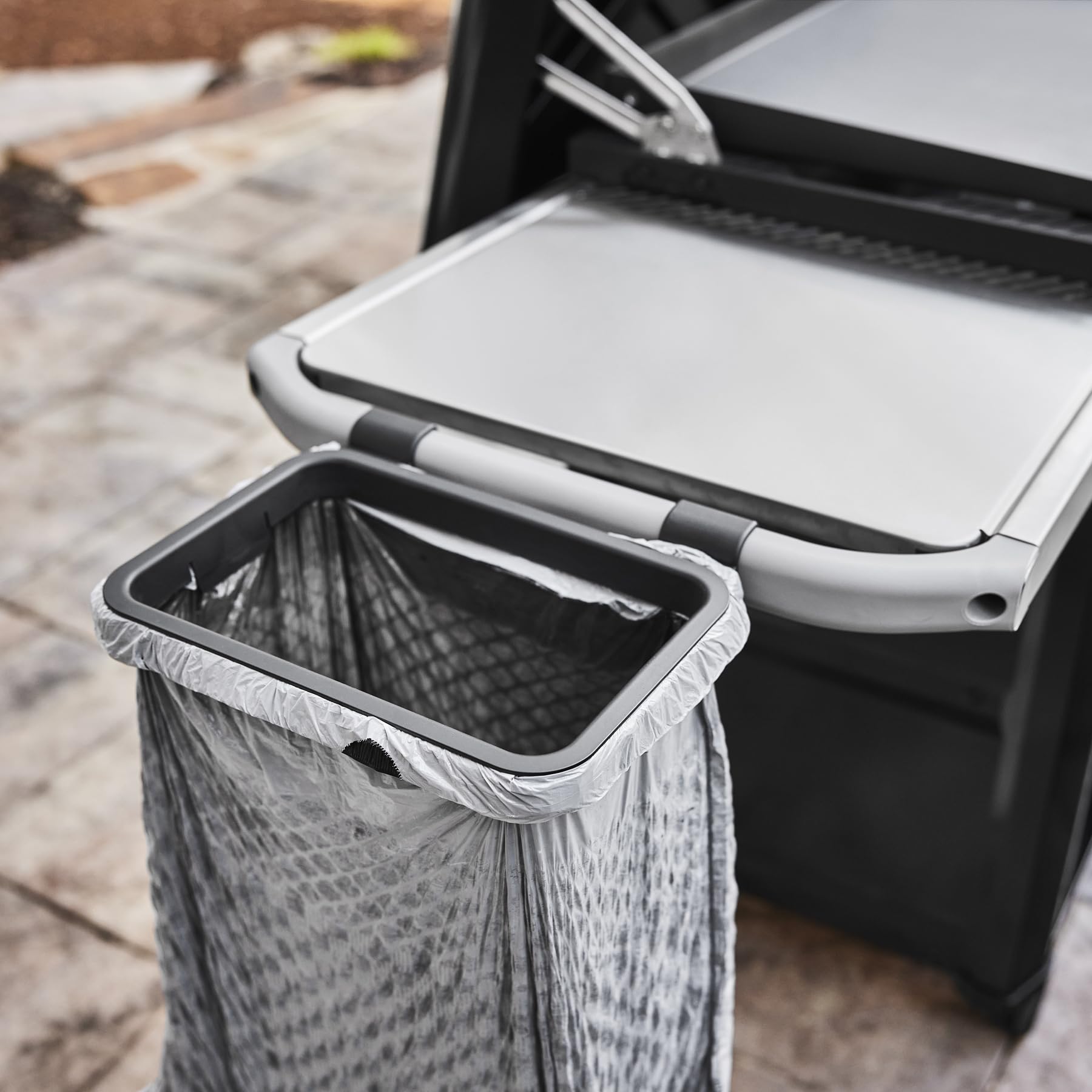 Weber Kit Organizador de Obras/Accesorios a presión para rieles Laterales en mesas auxiliares, Apto para lavavajillas, Incluye Soporte para Rollo de Cocina, Soporte para Bolsas de Basura y 4 Ganchos