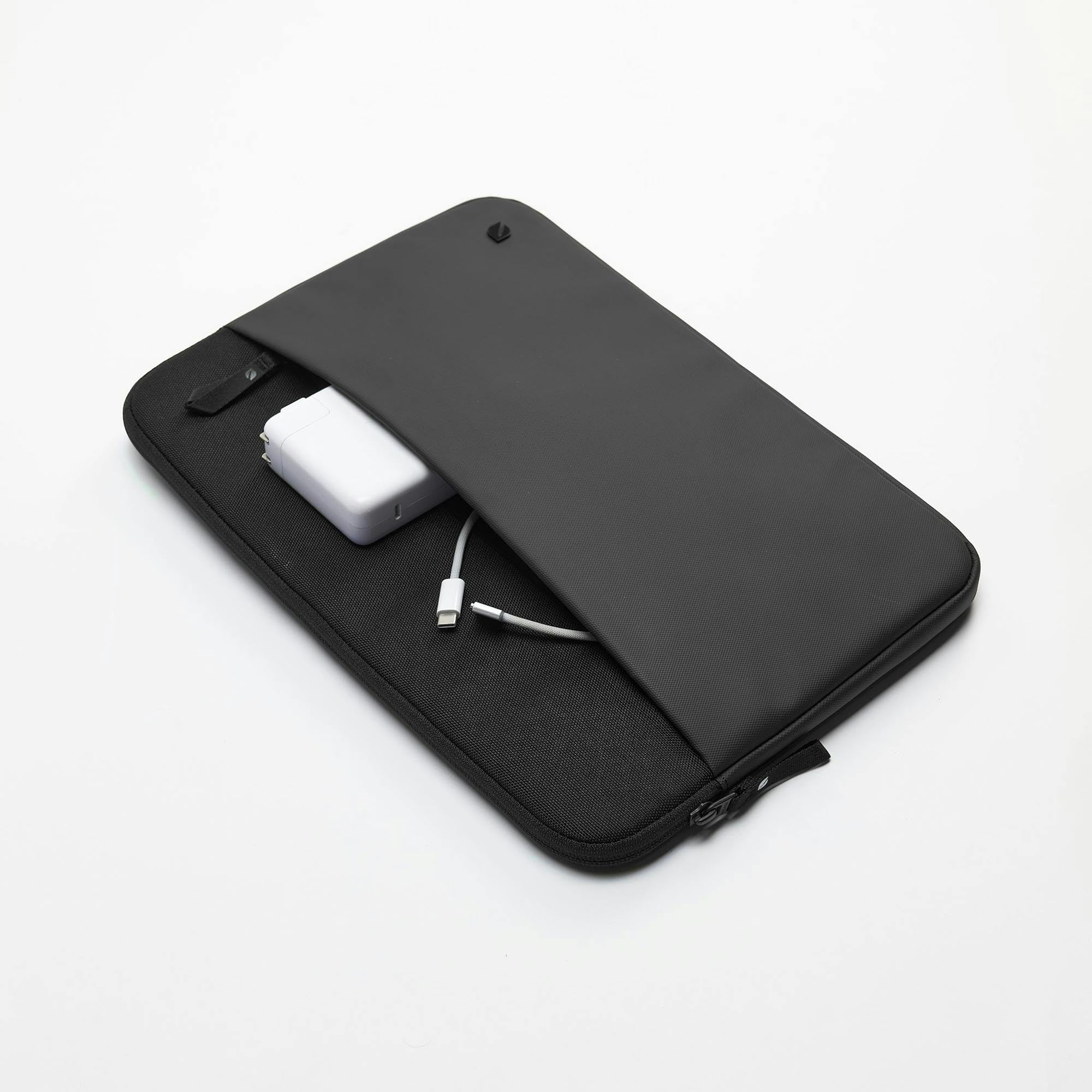 Incase A.R.C. Sleeve For MacBook Pro 14" - Smoked Ivy - View #10