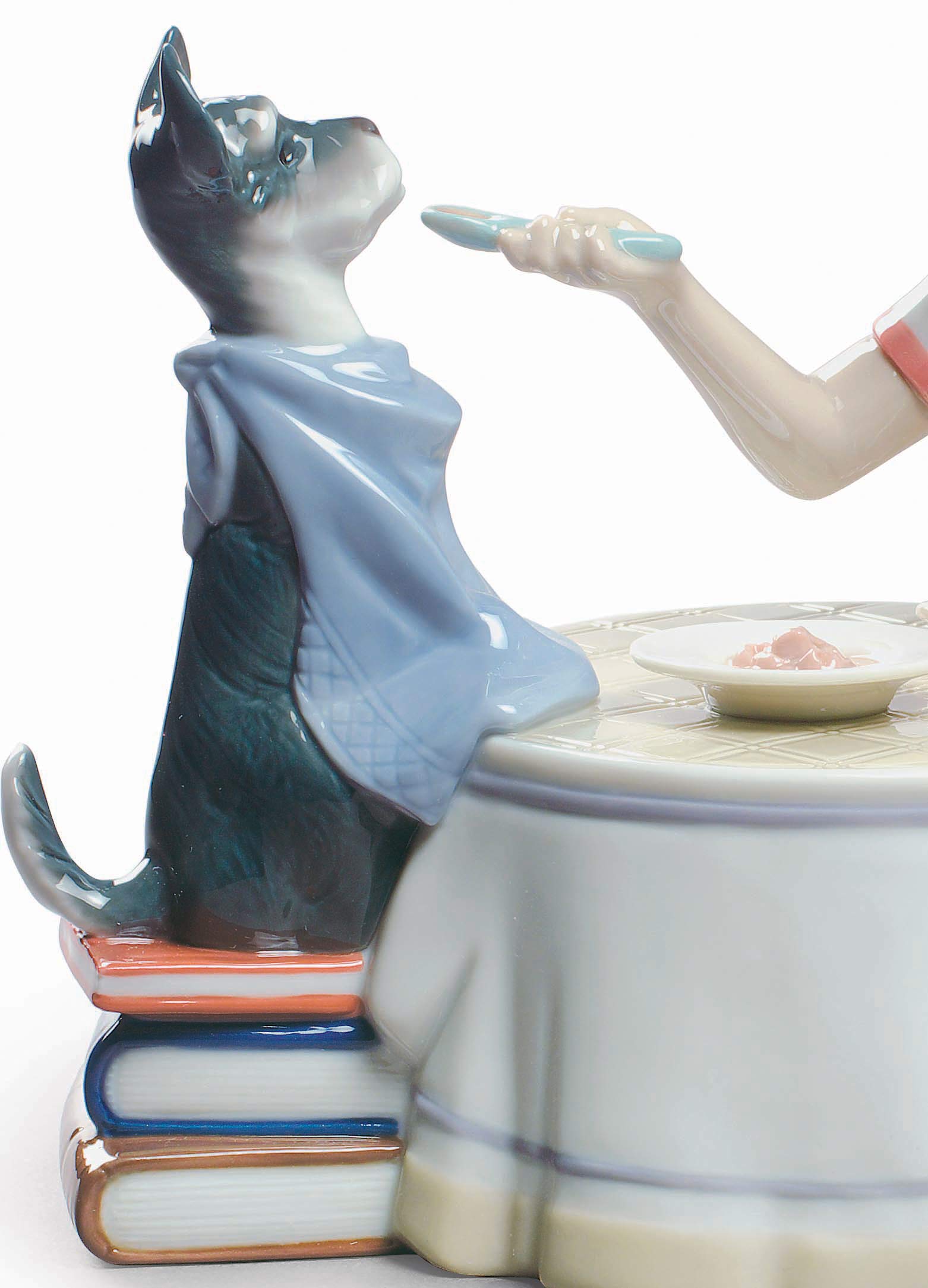 Amazon.com: LLADRÓ Tea Time Girl Figurine. Porcelain Girl Figure