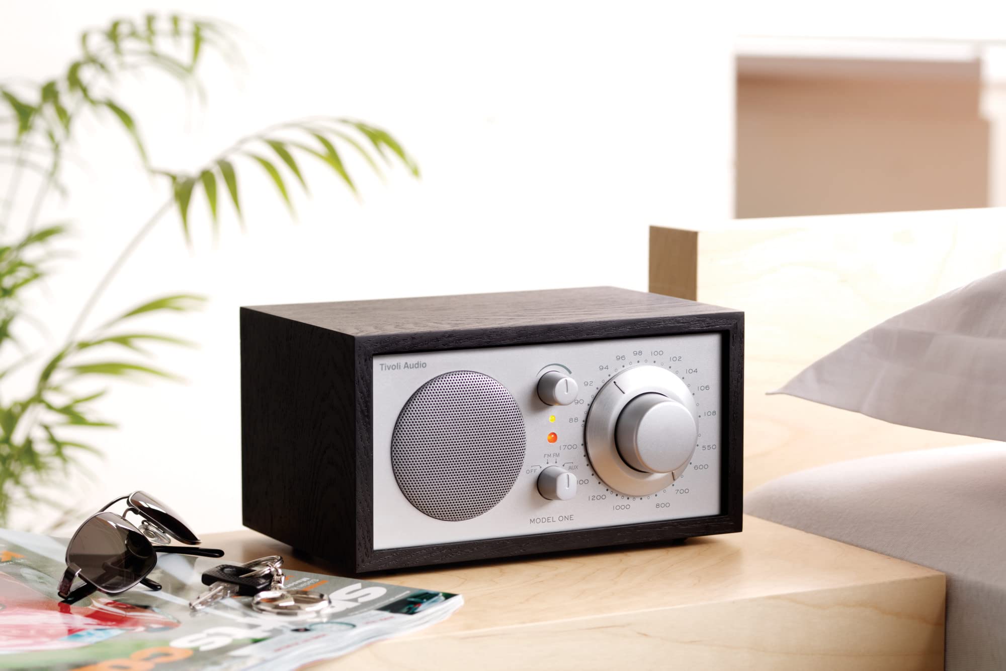 Tivoli Audio Model One UKW-/MW-Radio (Schwarz / Silber)
