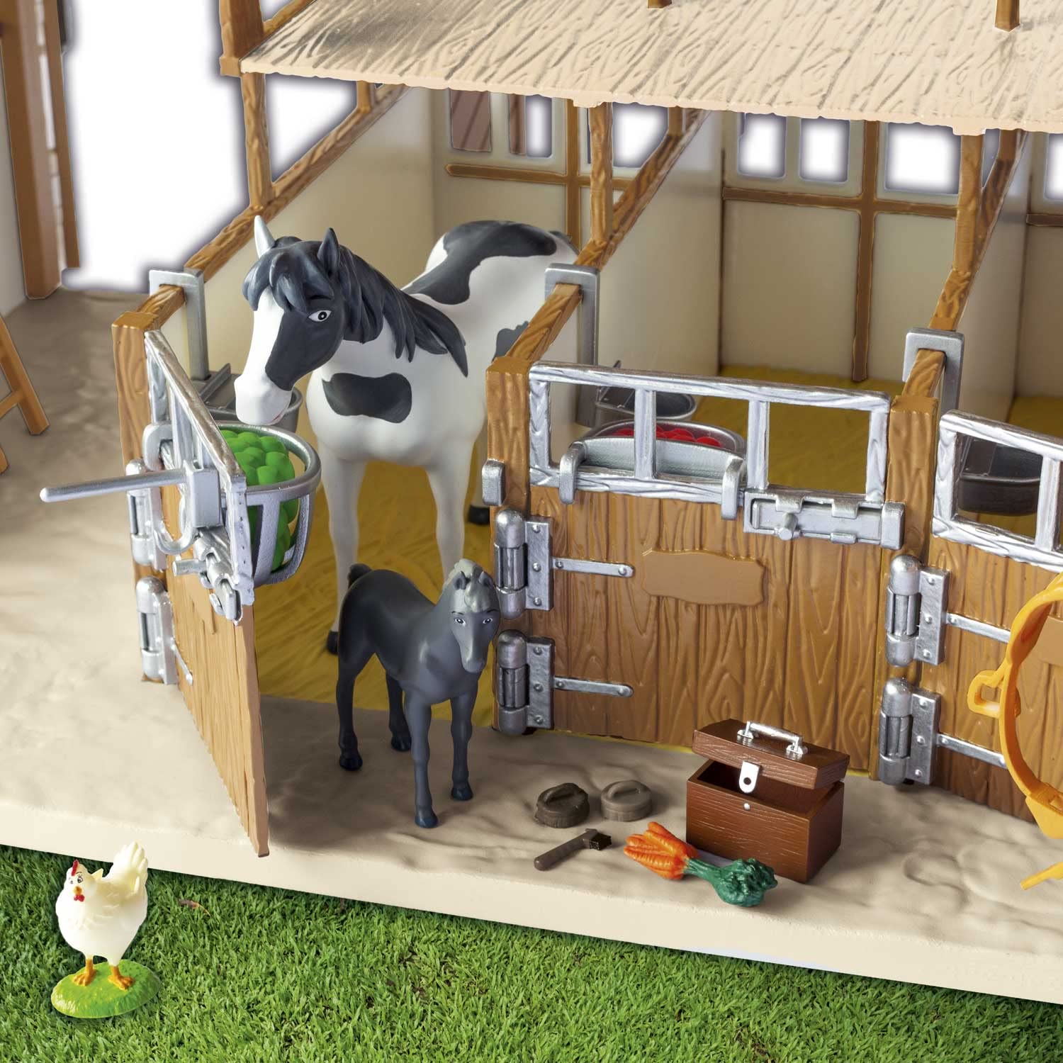CRAZE Bibi e Tina Figure Martinshof Play Set Stalla per Cavalli Bibi e Tina Toys Stalla per Equitazione con Cavalli, Figure e Accessori Farm Toys 32732