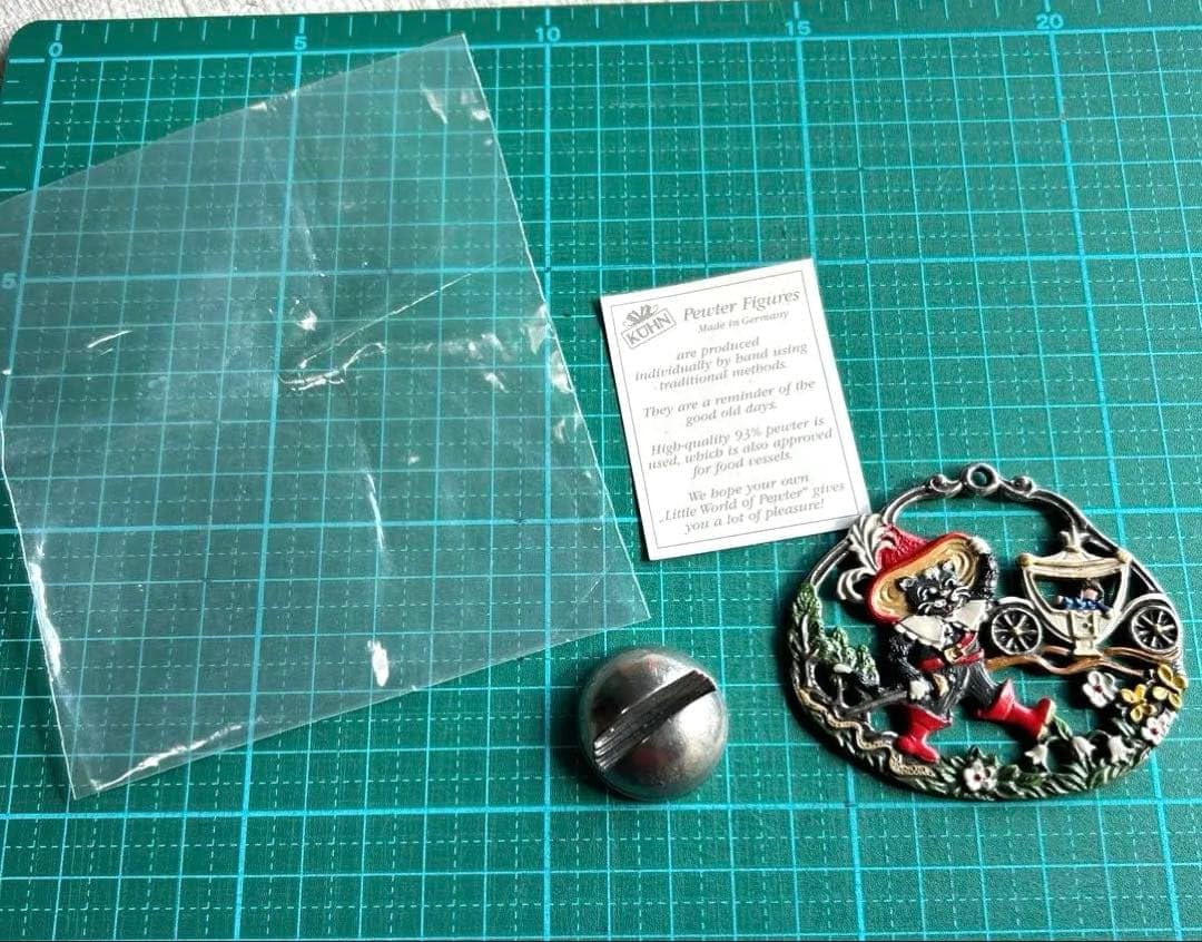 Amazon.co.jp: KUHN ドイツ製 置物 長靴を履いた猫 : ホーム＆キッチン