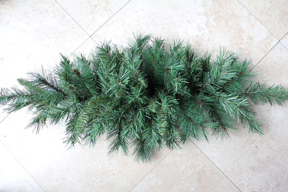 Décoration de Noël artificielle en pin 81,3 cm Perfect Holiday pour petit appartement