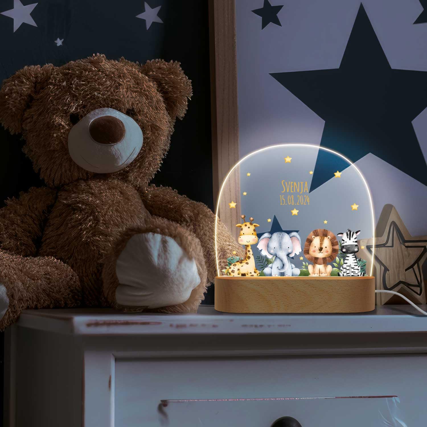 GRAVURZEILE Baby Nachtlicht personalisiert mit Namen - LED Lampe für Kinderzimmer - Schlummerlicht für Babys mit Name - Geschenk zur Geburt, Taufe & Geburtstag - Nachttischlampe für Jungen & Mädchen