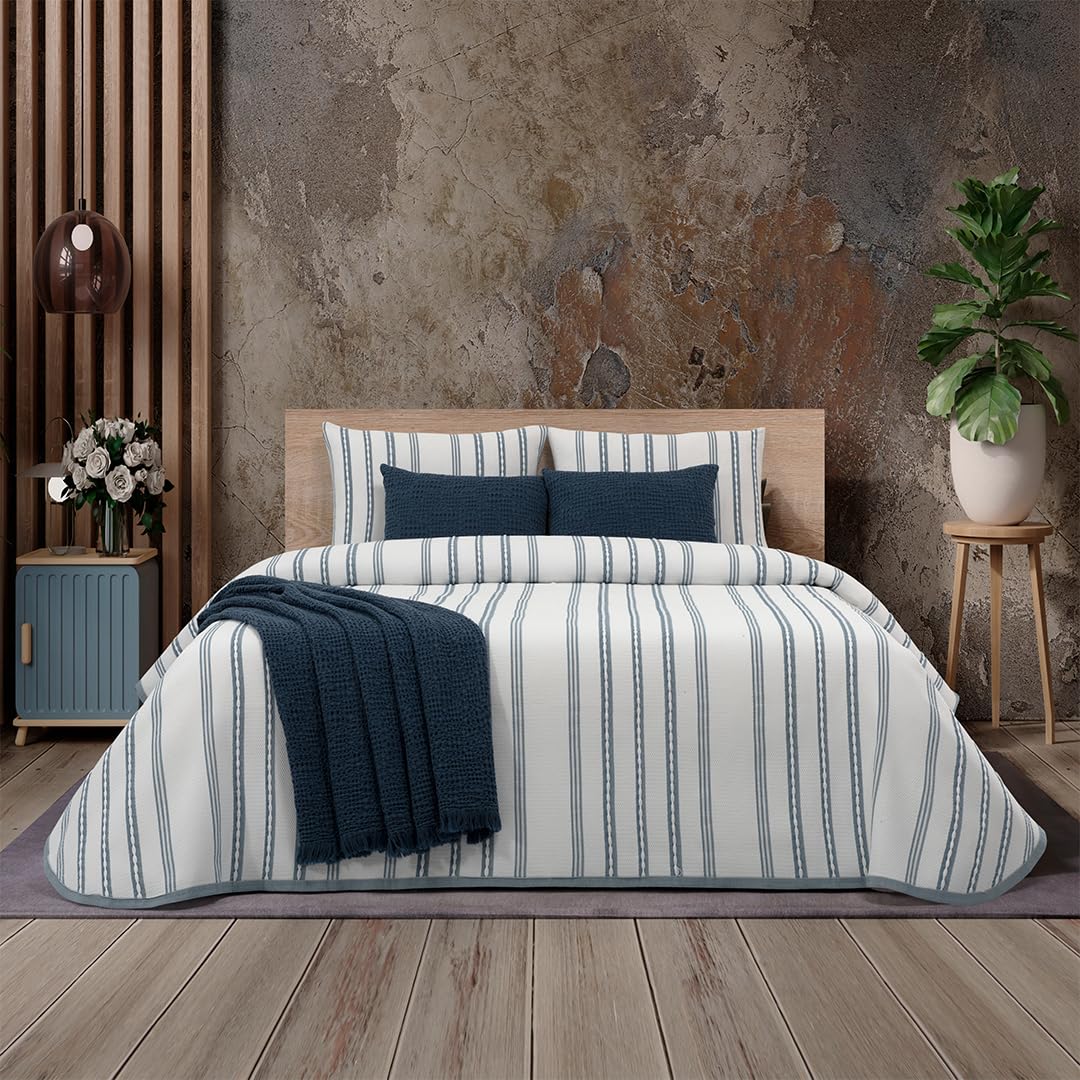 Casa da Laura - Colcha Azul Rayas María - Colcha 180x260 para Cama de 90 - Colcha 50% Algodón y 50% Poliéster - Colcha de Verano con Estampado de Rayas