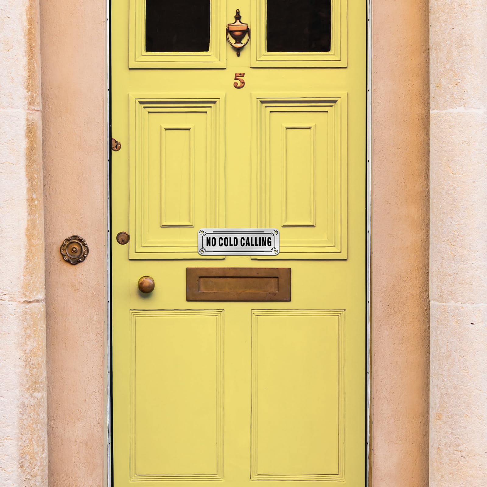 Segnale Del Simbolo Di Avvertimento Delle Sostanze Chimiche In Uso Su Sfondo Bianco - Immagini - Foto 10