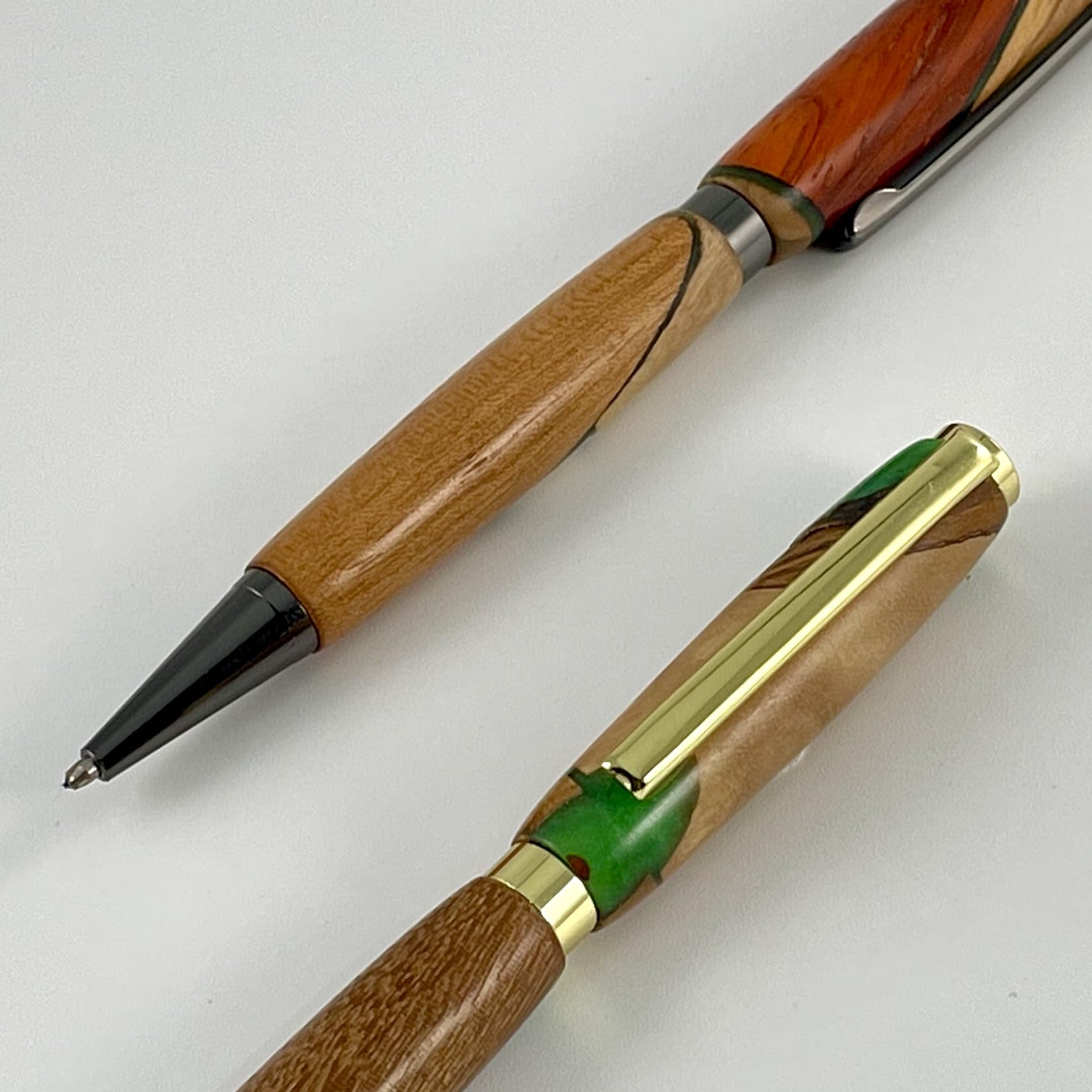 Coffret cadeau Carnet A5 et Stylo Personnalisable Bois Précieux et Résine Verte, Fabriqué à la Main en France, Livré avec Sac Cadeau | Entreprise, Upcycling, Enseignant, Promotion