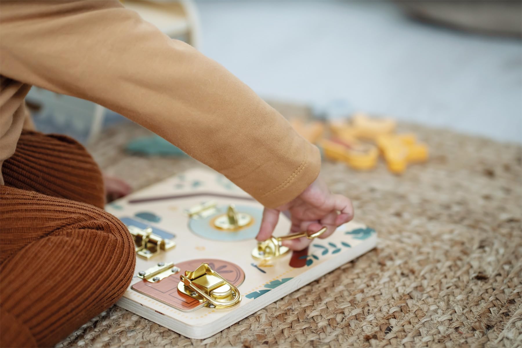 Small Foot Latch and Lock Motor Activity Board Safari, wooden toy with various latches, for ages 3+ years, 12460 - Image 4