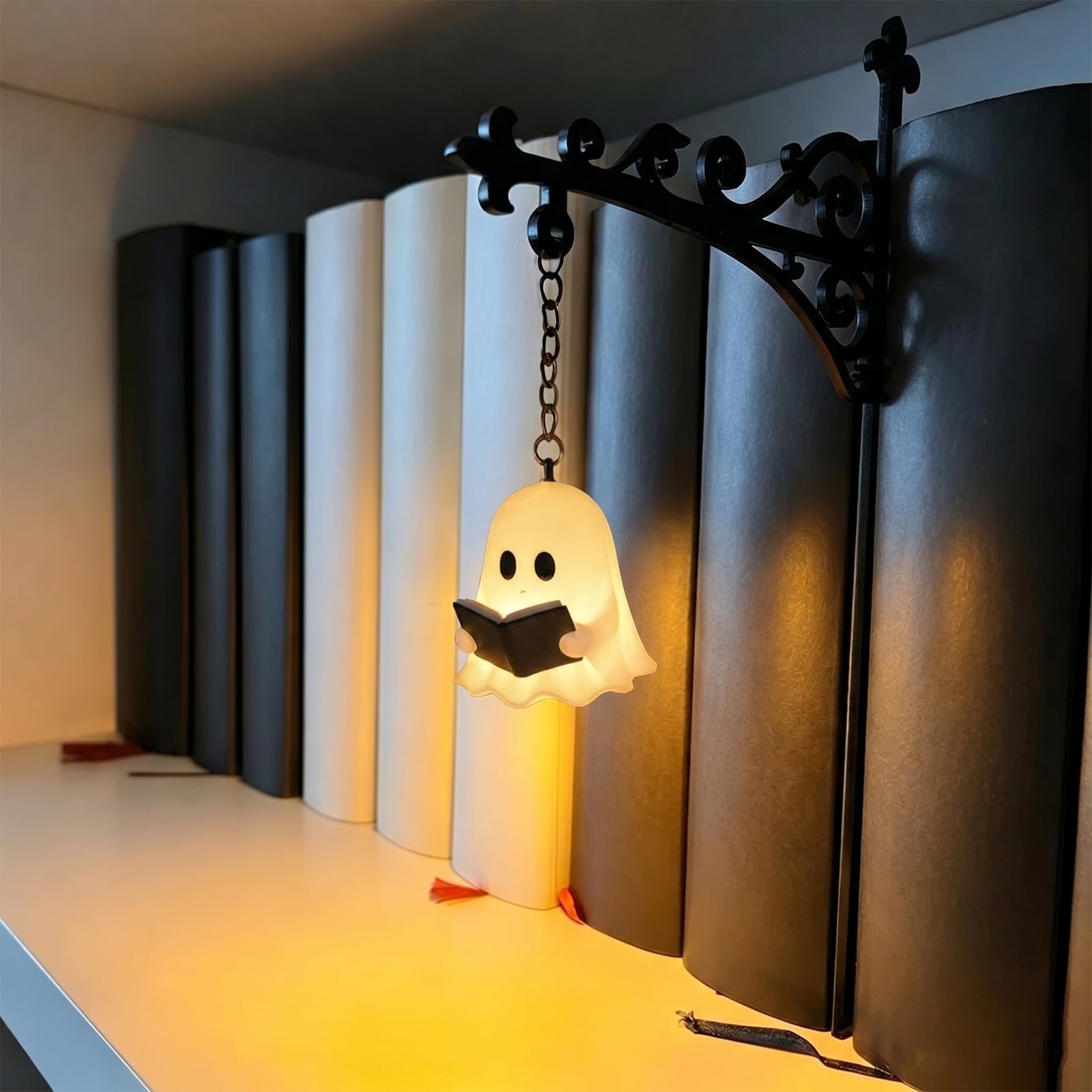 Library Lantern Decorative Bookshelf Lighting, Book Shelf Decor Miniature Hanging Lantern, Cute Ghost Bookshelf Lantern, Gothic Fantasy Style LED Nightlight for Home Table Desk Office Bookcase、1pcs-A