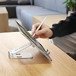 Support de téléphone portable pliable, OMOTON Support de téléphone de bureau en aluminium réglable Cradle Dock Compatible avec iPhone 17/17 Air/17 Pro/17 Pro Max/iPhone 16 Series, Samsung et autres appareils (4-9.7") (Argent)
