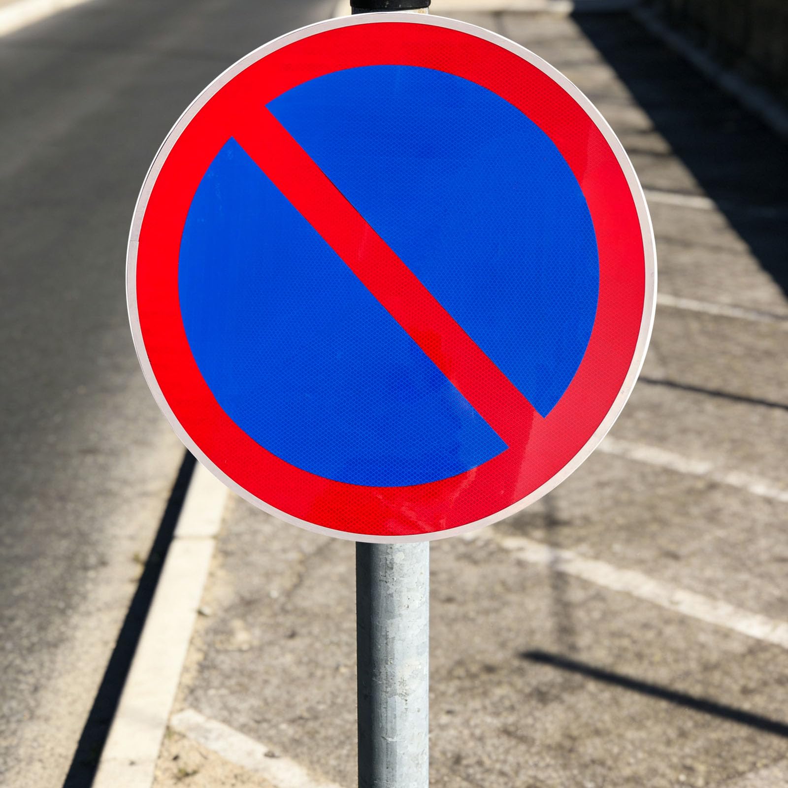 Señal prohibido aparcar(2PCS),señal reflectante de no estacionar de grado ingeniero,visible de noche,ideal para uso comercial,con accesorios para fácil montaje en poste (Azul, 40cm)
