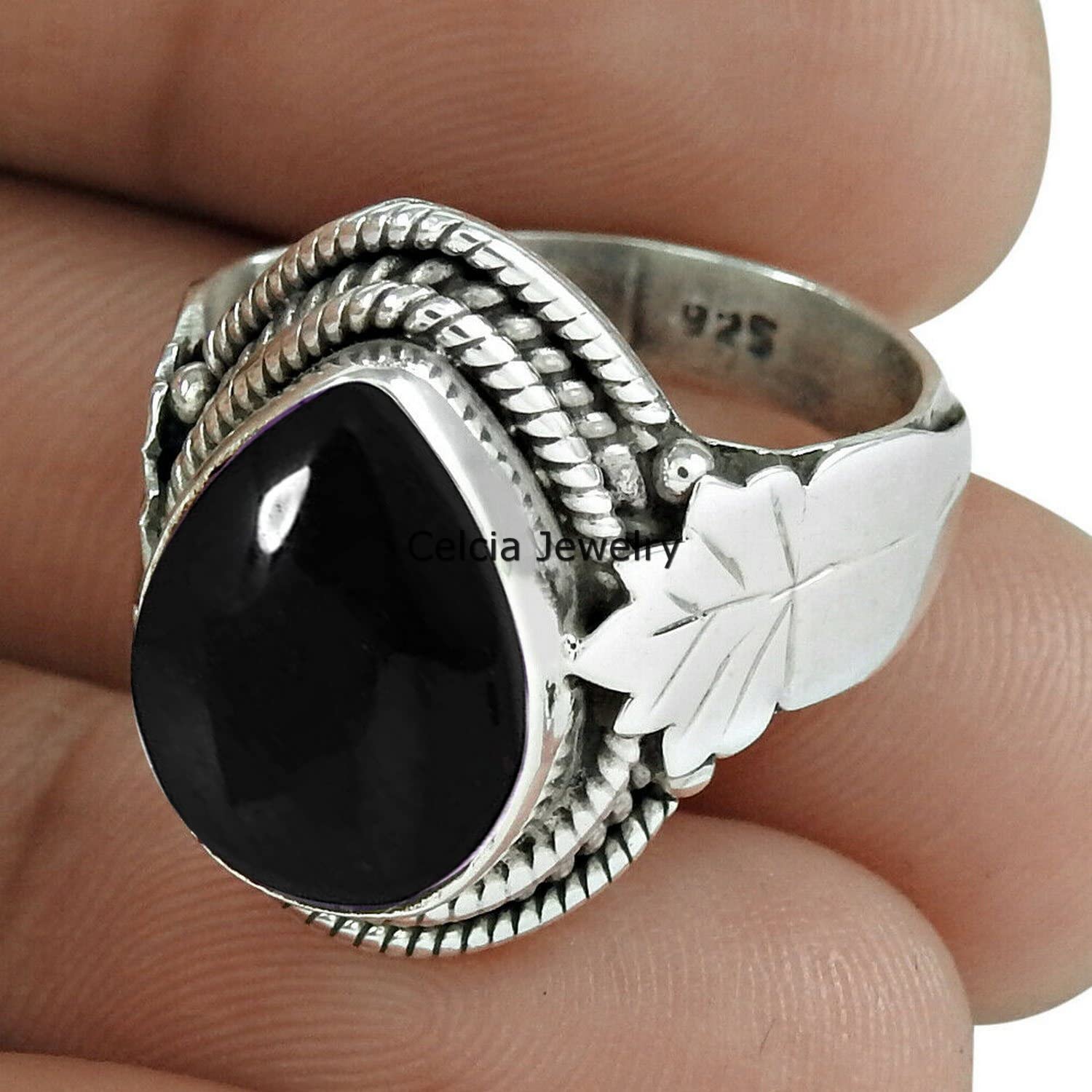 Anillo de banda de mujer de piedra preciosa curativa natural de ónix negro, anillo de declaración de plata de ley 925 sólido, anillo adorable, anillo orgánico, hermoso anillo de regalos para ella