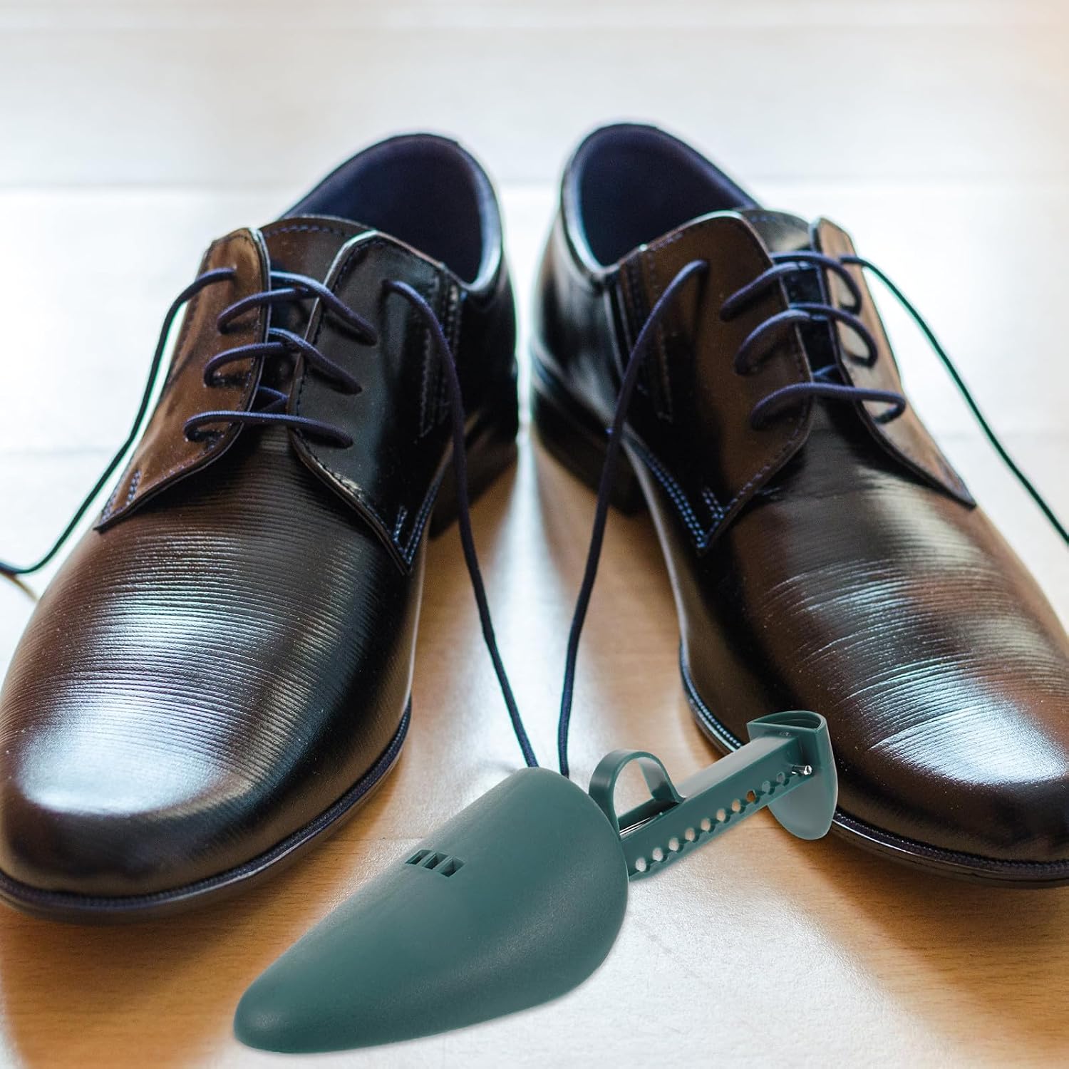 Adjustable Plastic Shoe Trees for Men, 2 Pairs Boot Shape