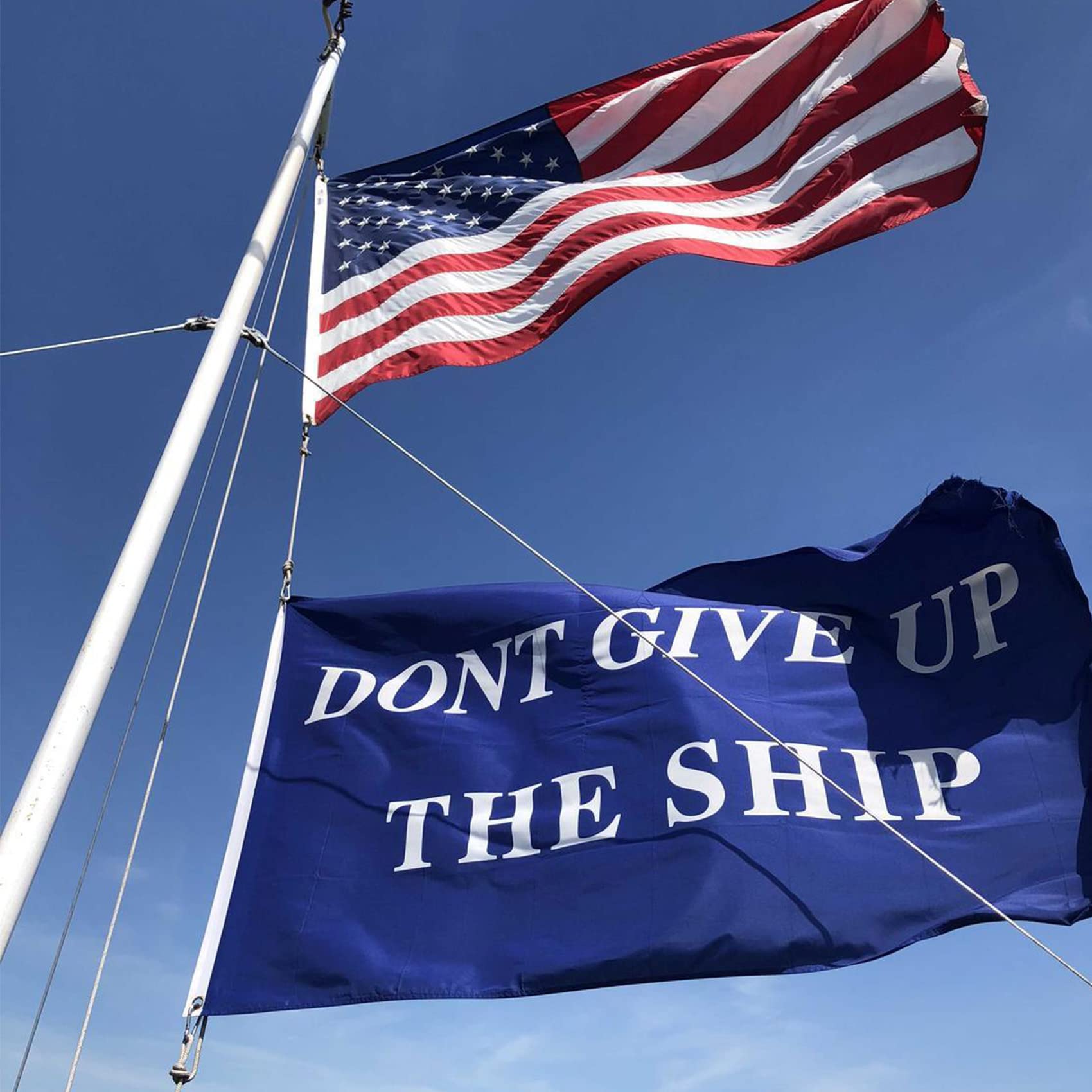 Große Outdoor-Flagge 'Don't Give Up The Ship' - 91x152 Cm, 100% Polyester, Mit Metallösen