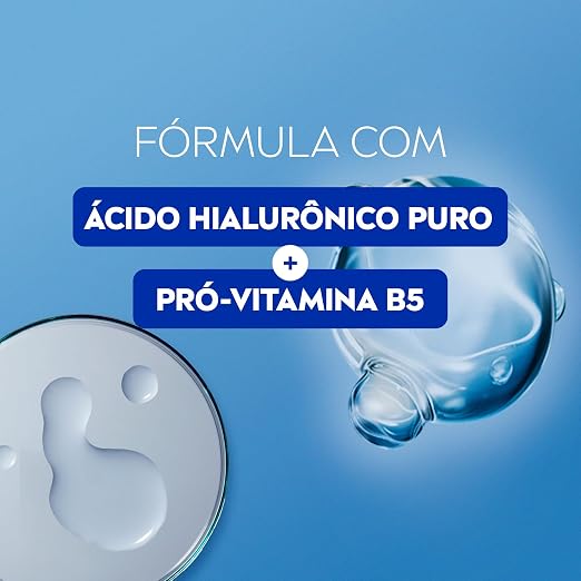 Pessoa aplicando o sabonete líquido NIVEA Derma Control Defende no corpo