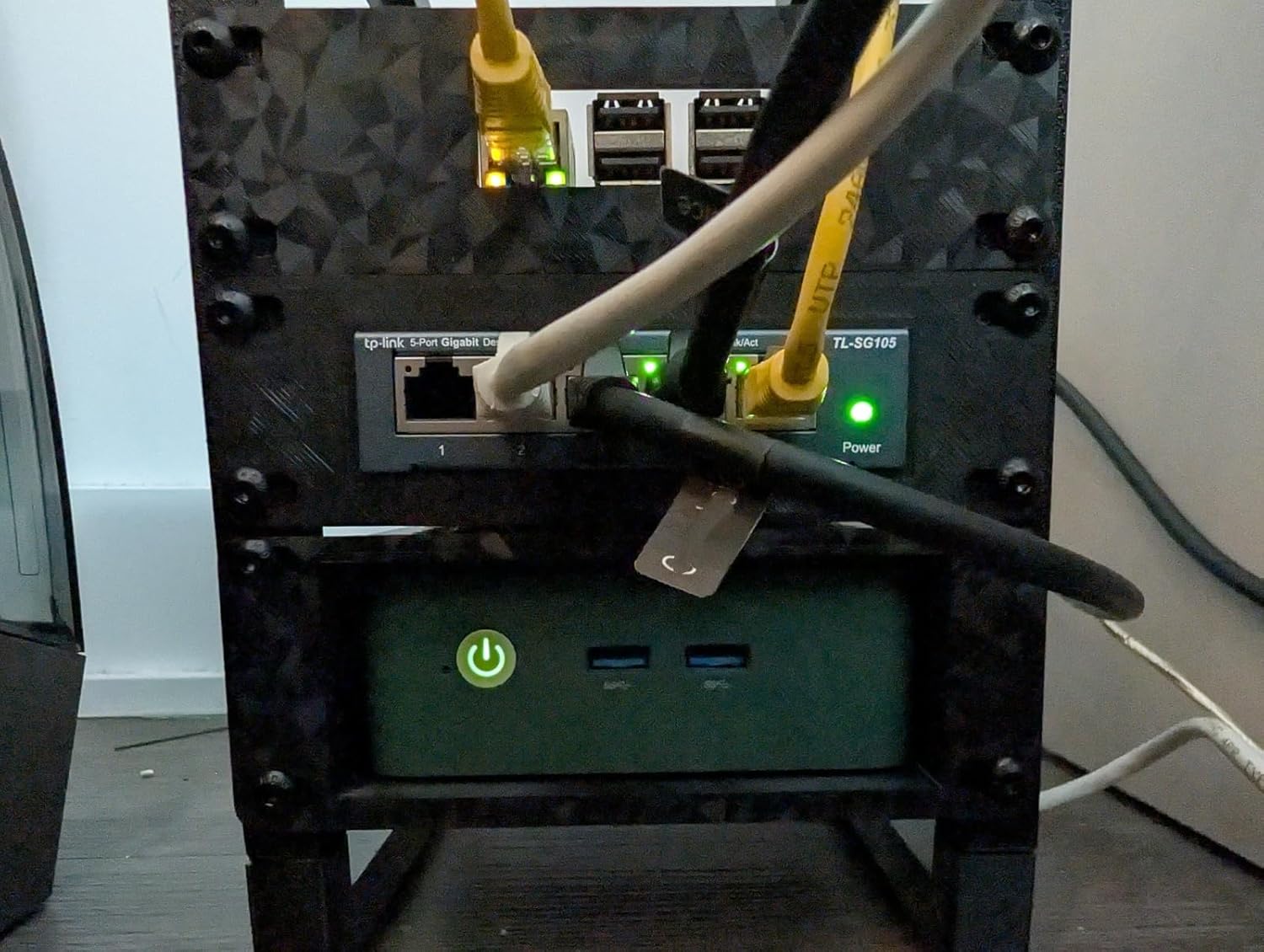 Rack Mount Kit for Gmktec G3 Plus, Server Mounting Bracket with Tool-Free Installation, Network Cabinet and Data Center Organization (10 inch)