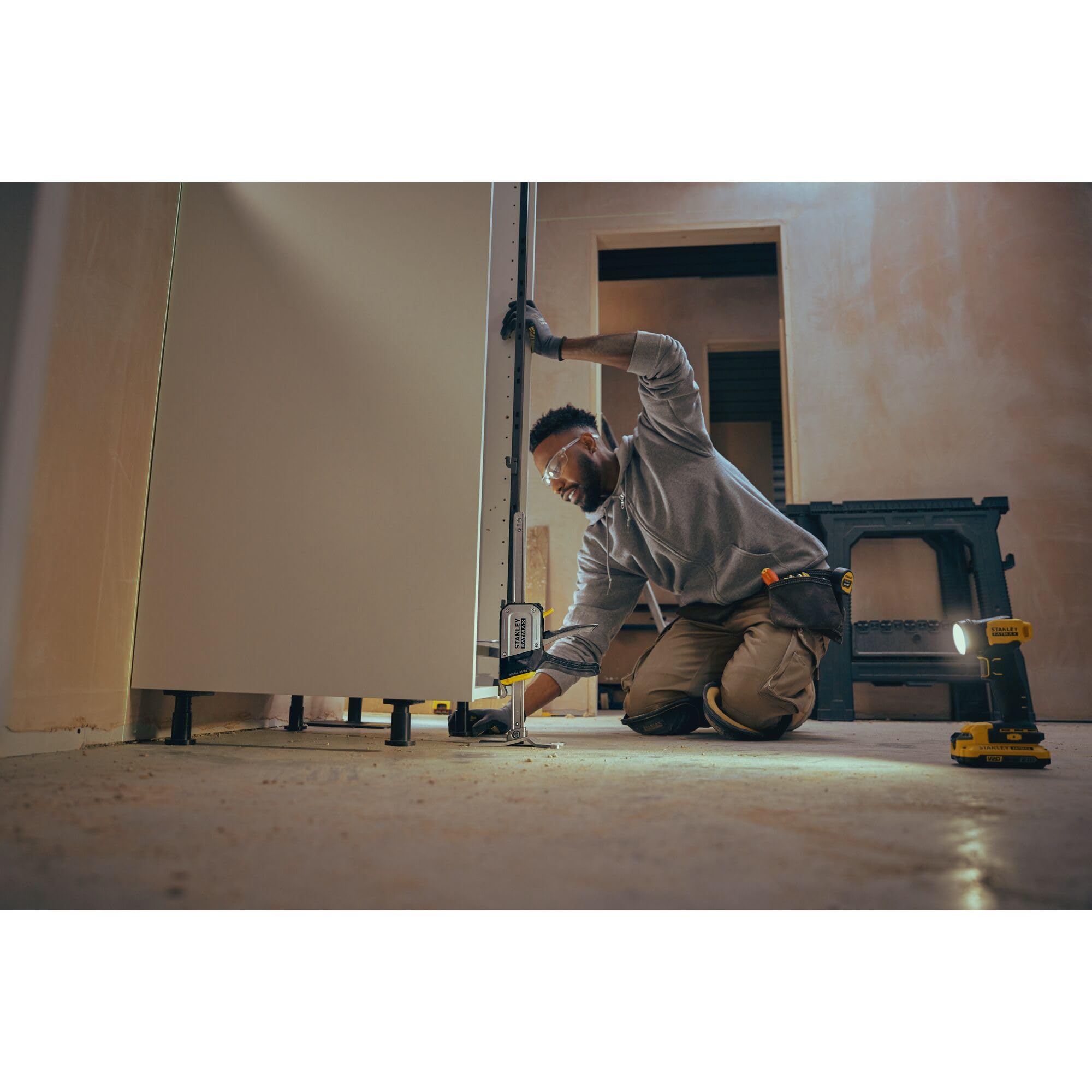 STANLEY FATMAX TradeLift Utensile multifunzionale per il sollevamento e la tenuta (fino a 150 kg), il livellamento (2,5 mm) e la distensione (fino a 220 mm) (confezione doppia), FMHT83552-1