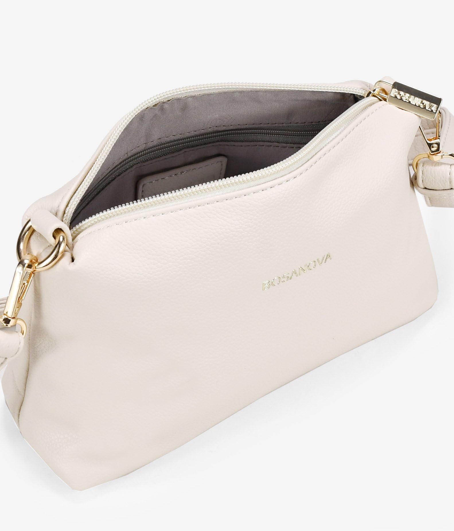 BOSANOVA Bolso de hombro mediano con detalle de logo en la parte frontal, asa de hombro y también con asa de cruzar extraíbles. Cierre con cremallera. BEIGE U
