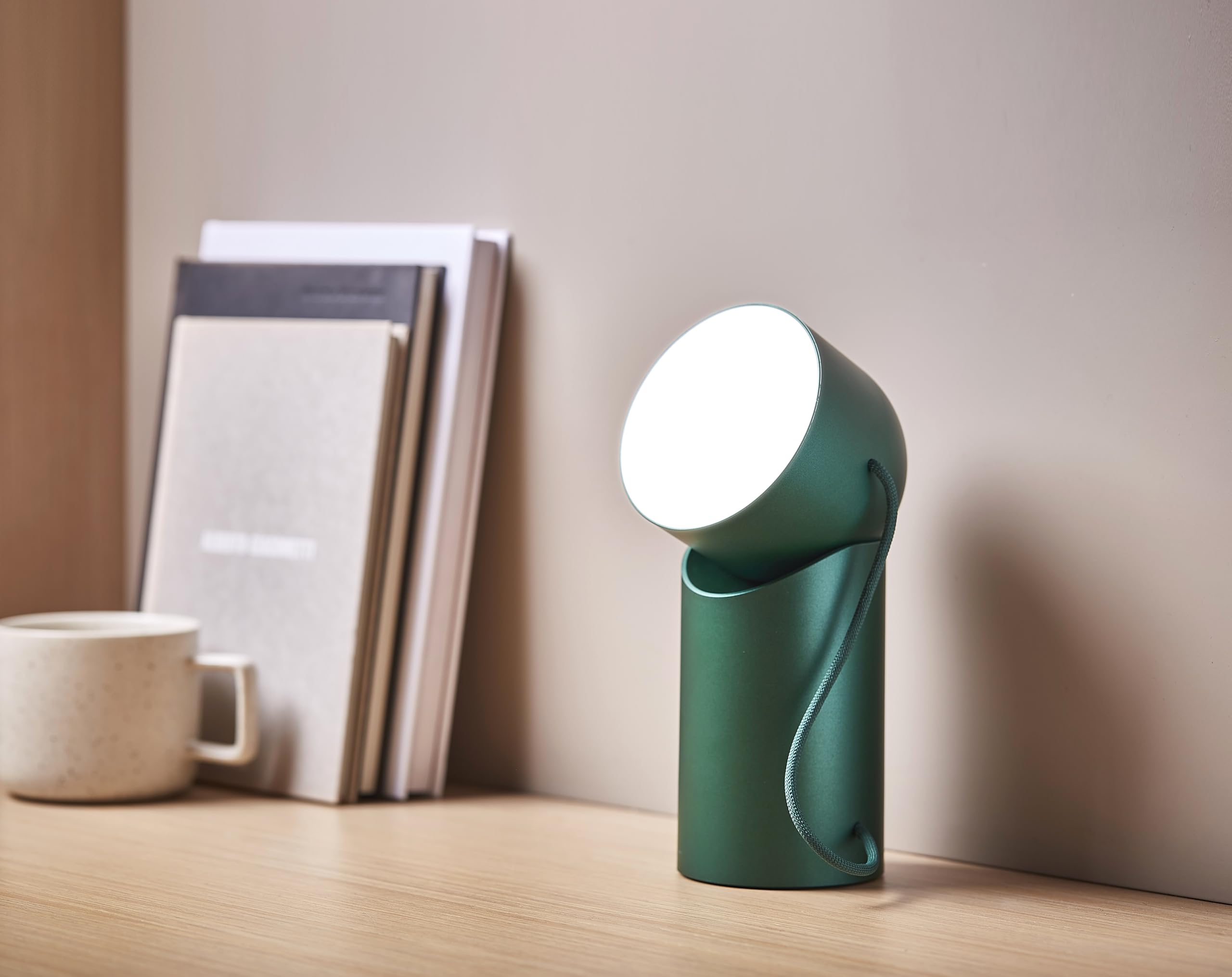 Lexon ORBE wiederaufladbare LED-Tischlampe, kabellos mit abnehmbarem magnetischem und drehbarem Kopf, geeignet für Nachttisch, Büro oder Terrasse - Dunkelgrün