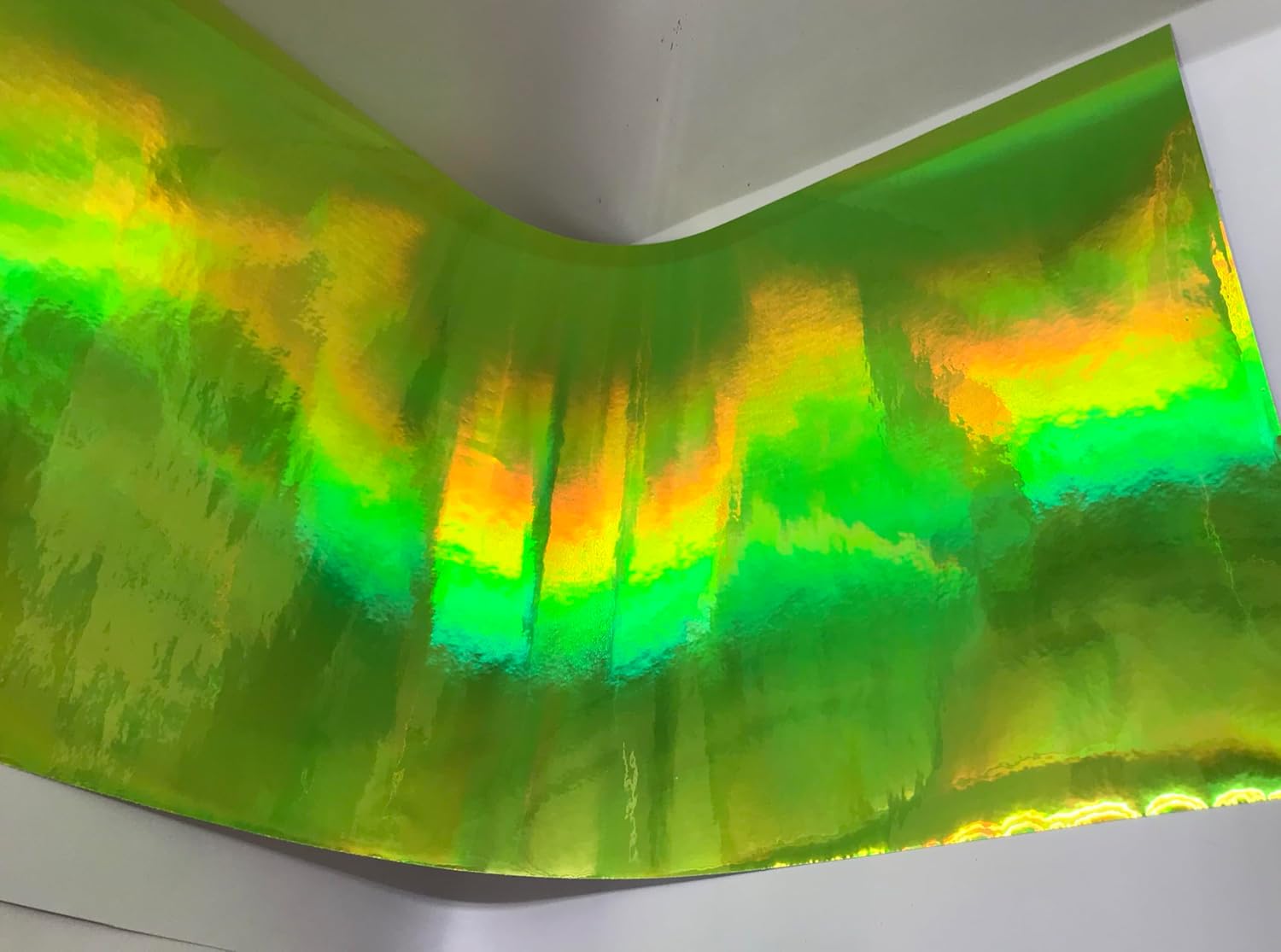 Holographic Oil Slick Rainbow Sign Vinyl (24 inch x 10 feet, Silver)